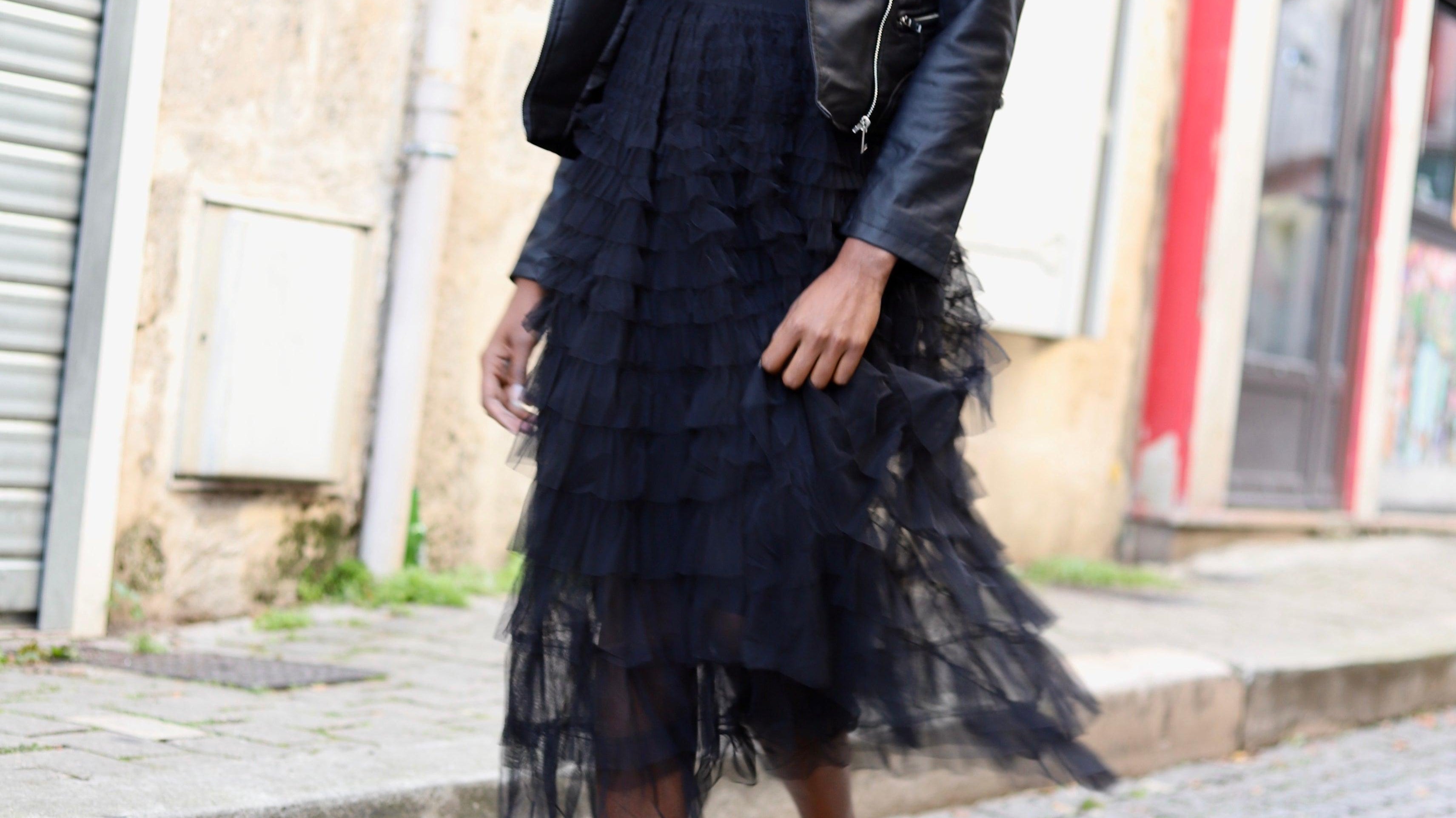 Jouez le Contraste : Comment Associer Baskets et Jupes ou Robes pour un Look Tendance - beautifulshop