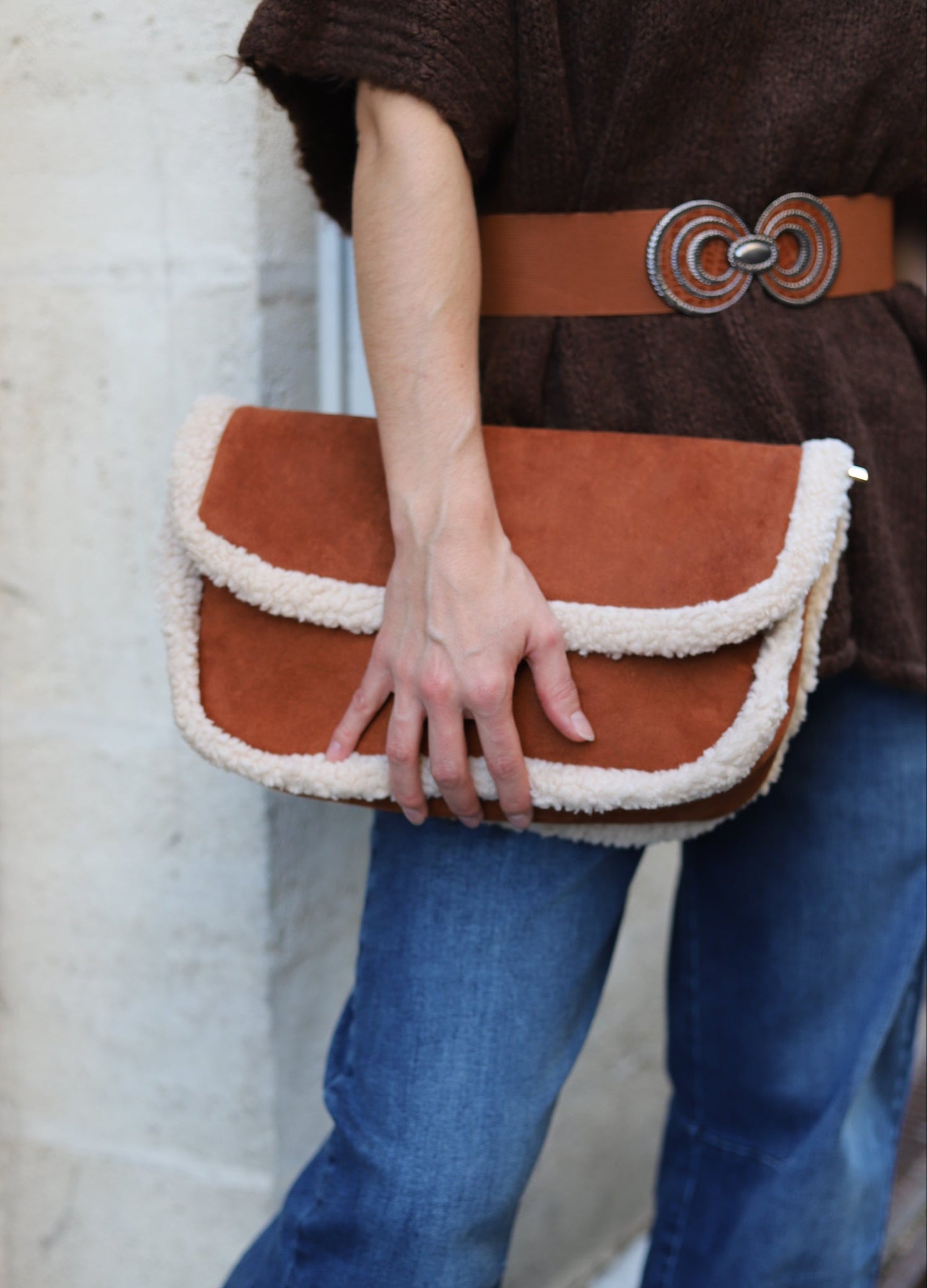 Sac à Main Camel Effet Suédine & Moumoute – Esprit Cosy Chic-beautifulshop-boutiqueangouleme