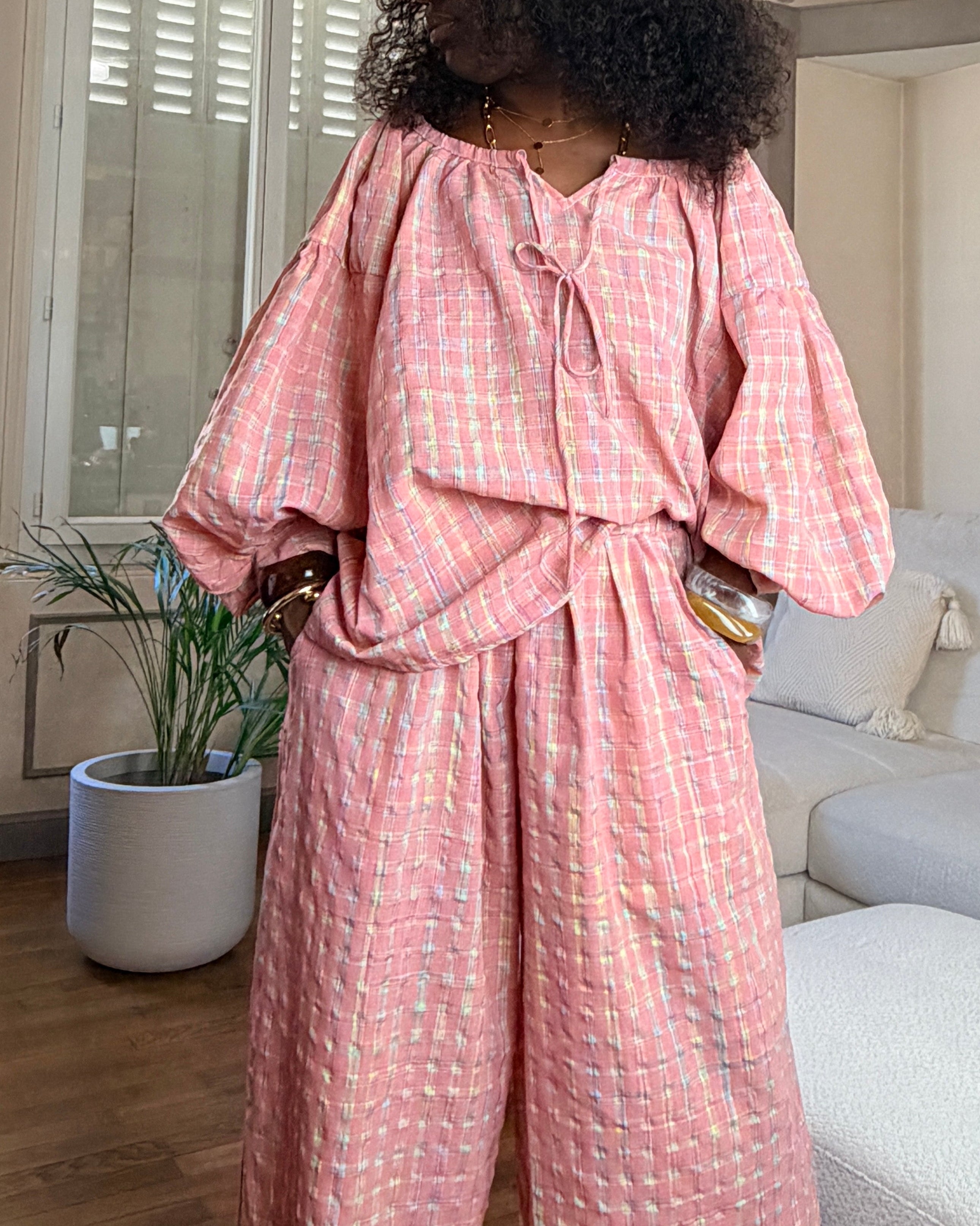 Blouse bohème rose en coton à coupe ample et manches bouffantes