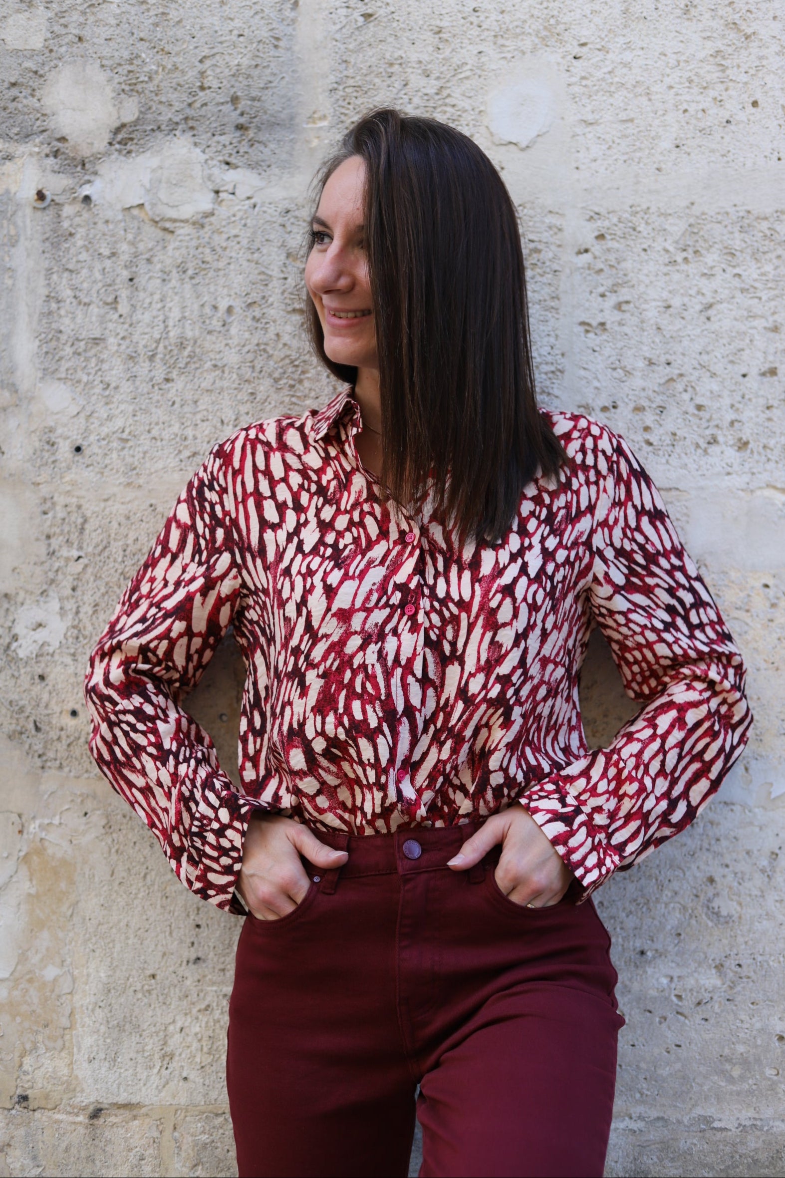 Chemise Imprimée Graphique Rouge & Crème – Manches longues – Tissu fluide | Made in Italy