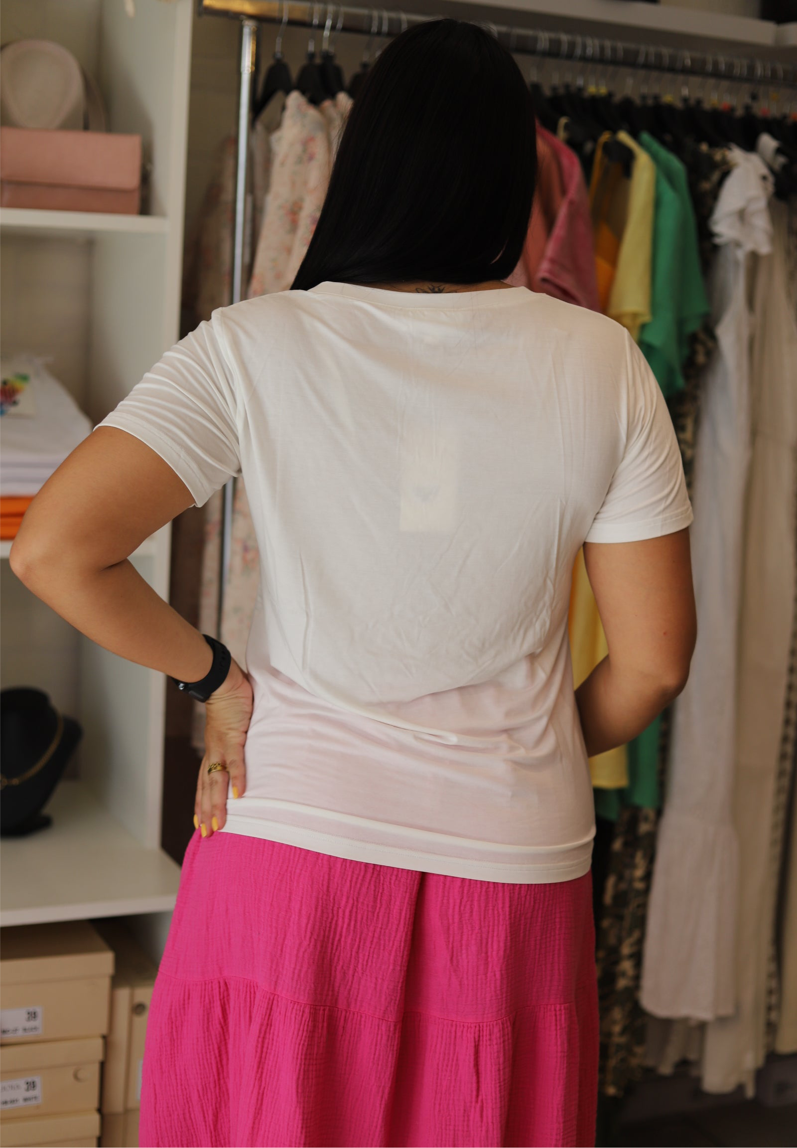 T-shirt col V en jersey fluide – Confort et style au quotidien-beautifulshop