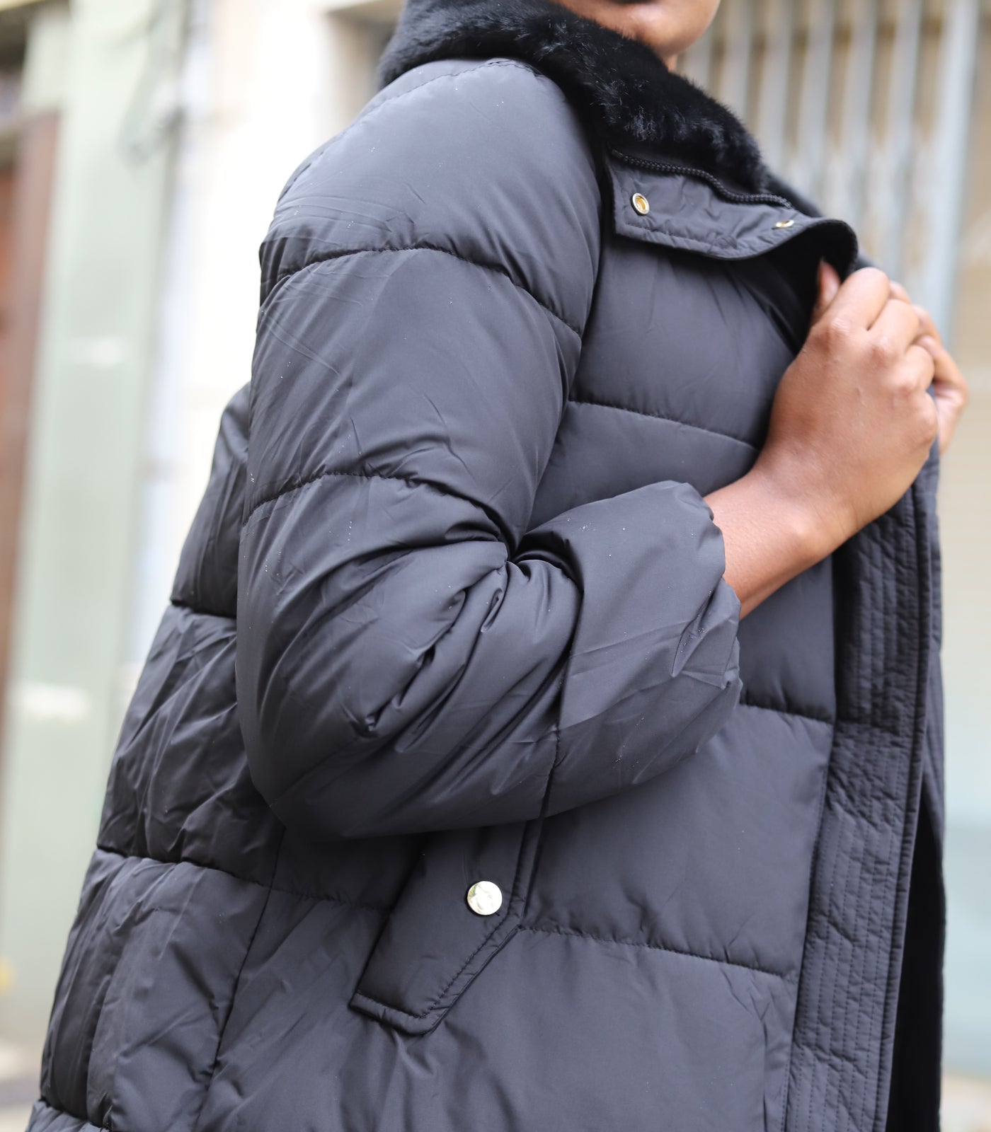 Doudoune noire femme mi-longue avec col moumoute amovible | Beautiful Shop