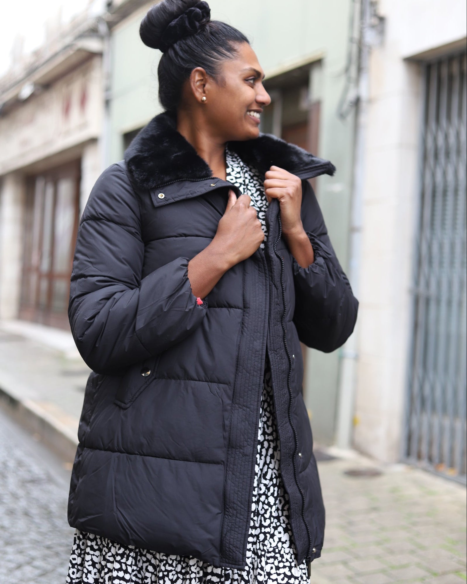 Doudoune noire femme mi-longue avec col moumoute amovible | Beautiful Shop