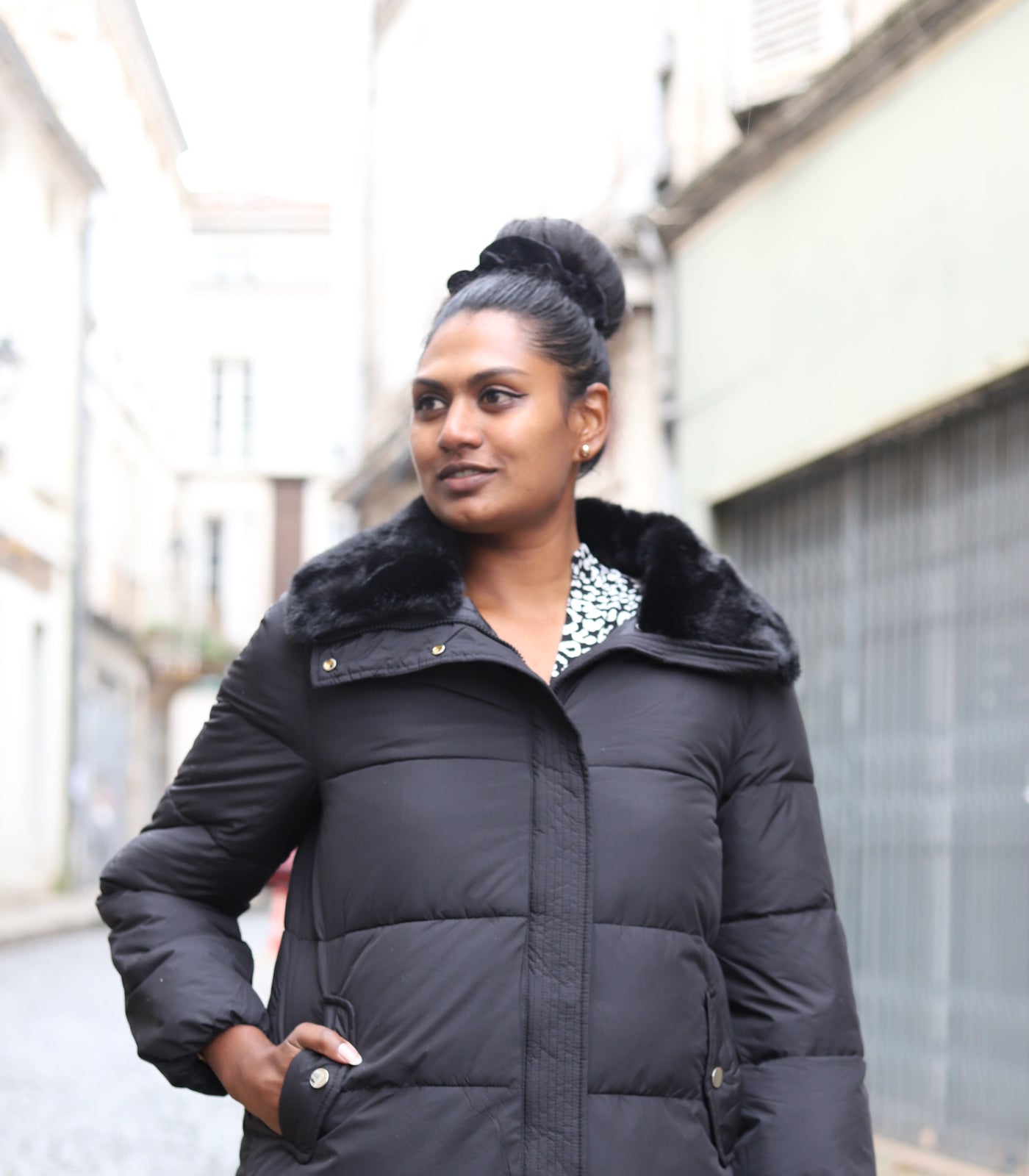 Doudoune noire femme mi-longue avec col moumoute amovible | Beautiful Shop