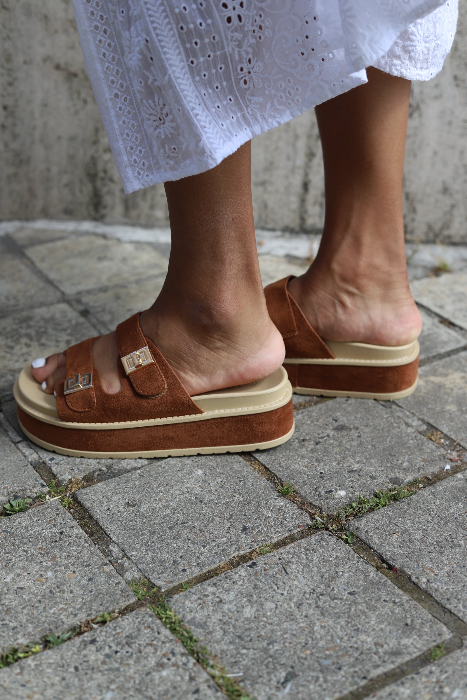 Sandales compensées camel à double bride-beautifulshop