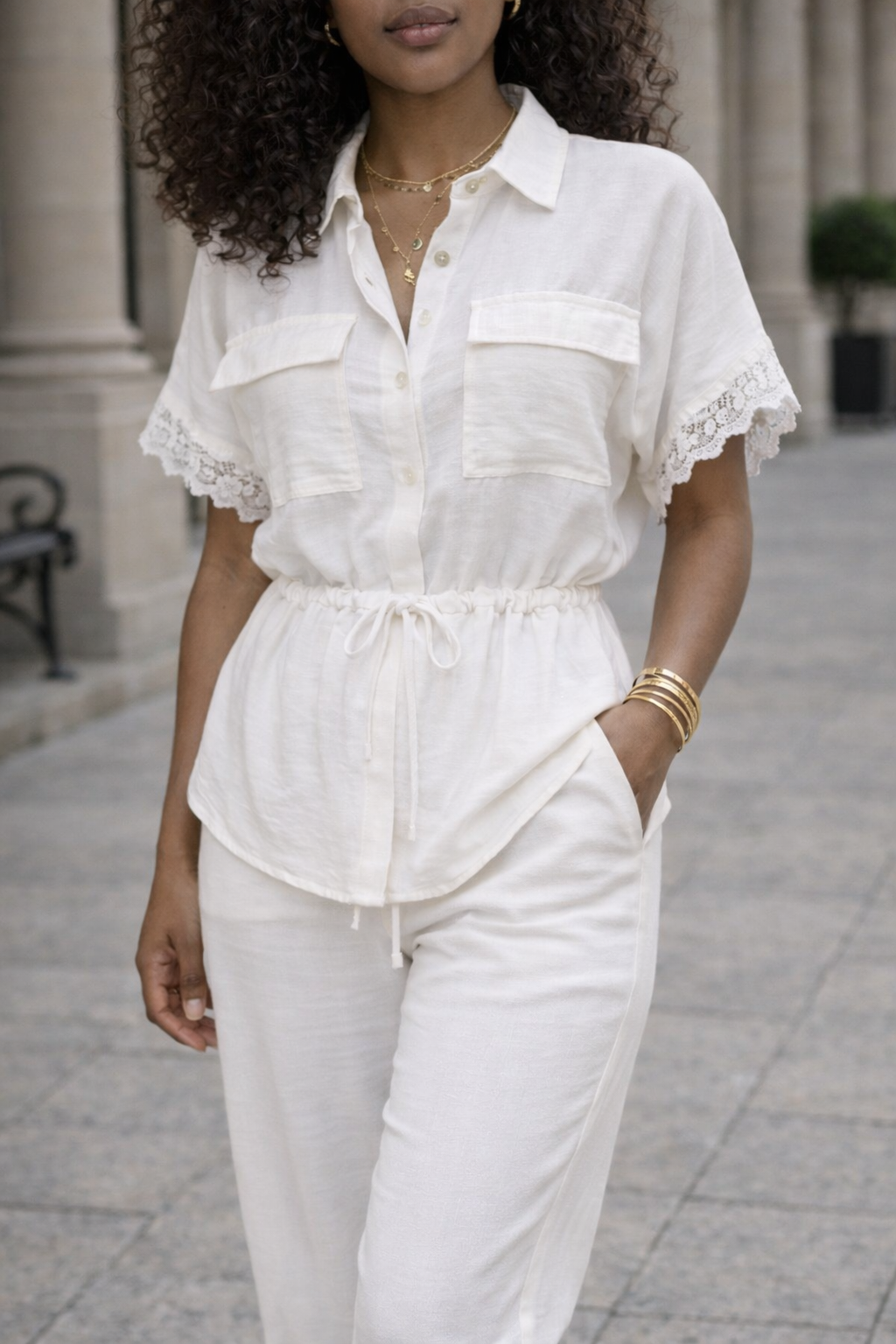Ensemble blanc femme chemisier fluide et pantalon