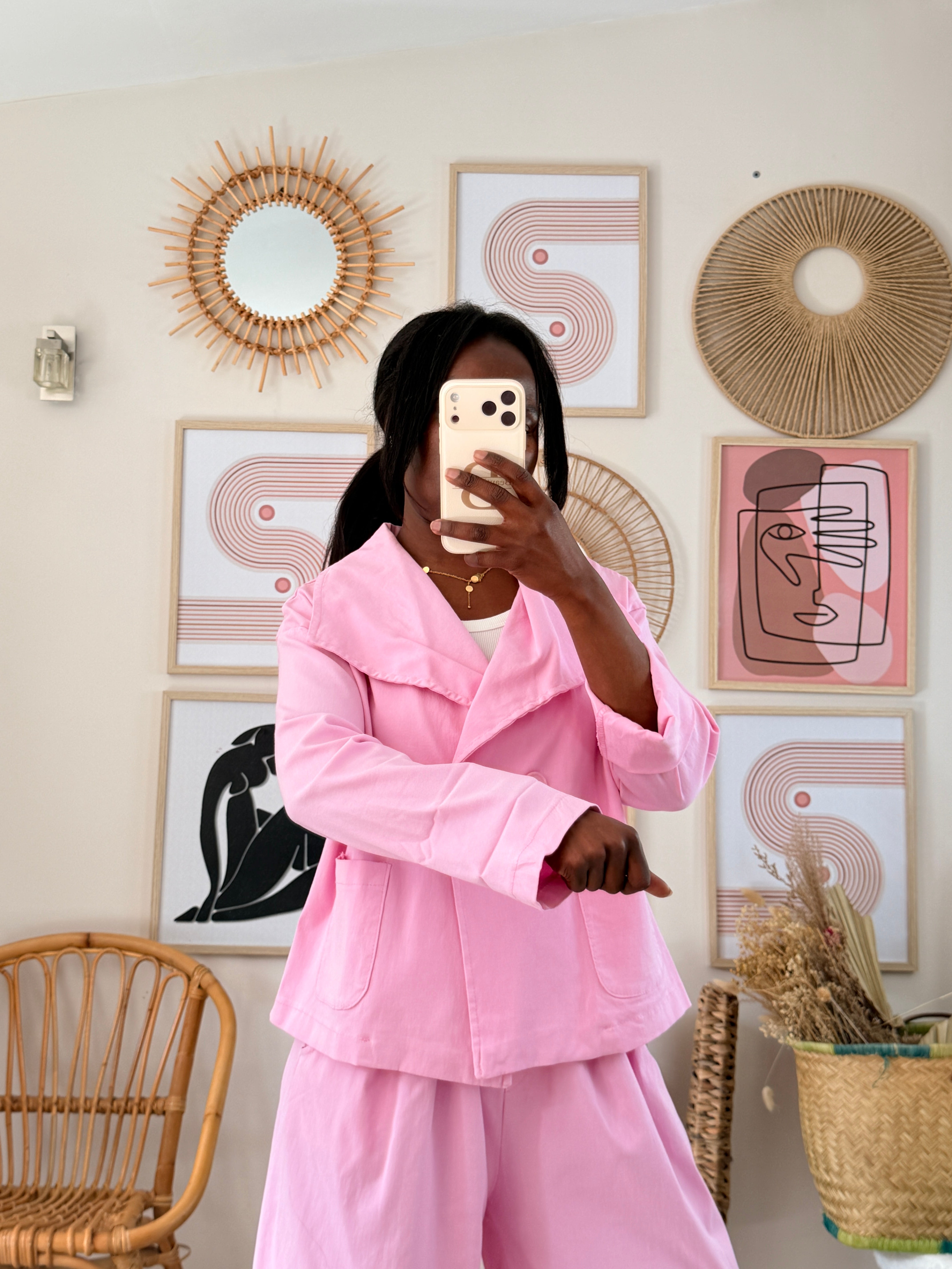 Ensemble rose veste courte et pantalon ample