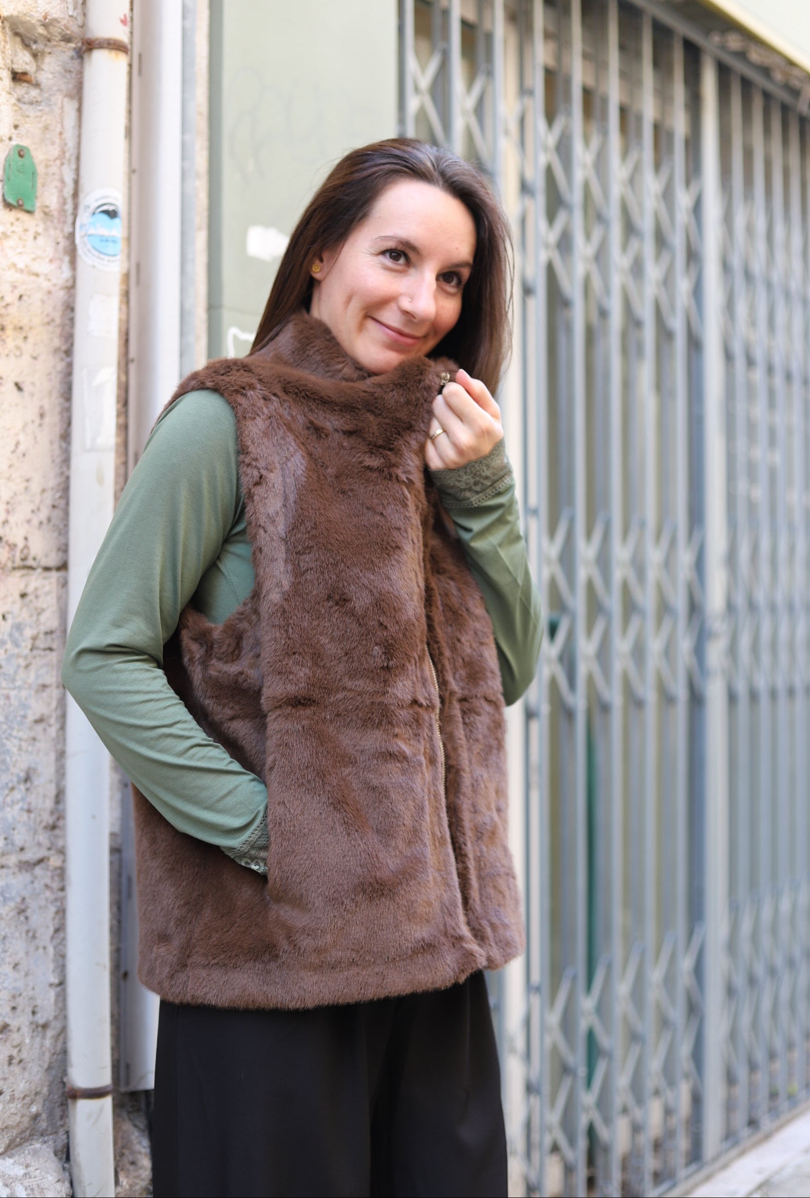 Gilet sans manches en fausse fourrure – Élégance et douceur assurées-beautifulshop