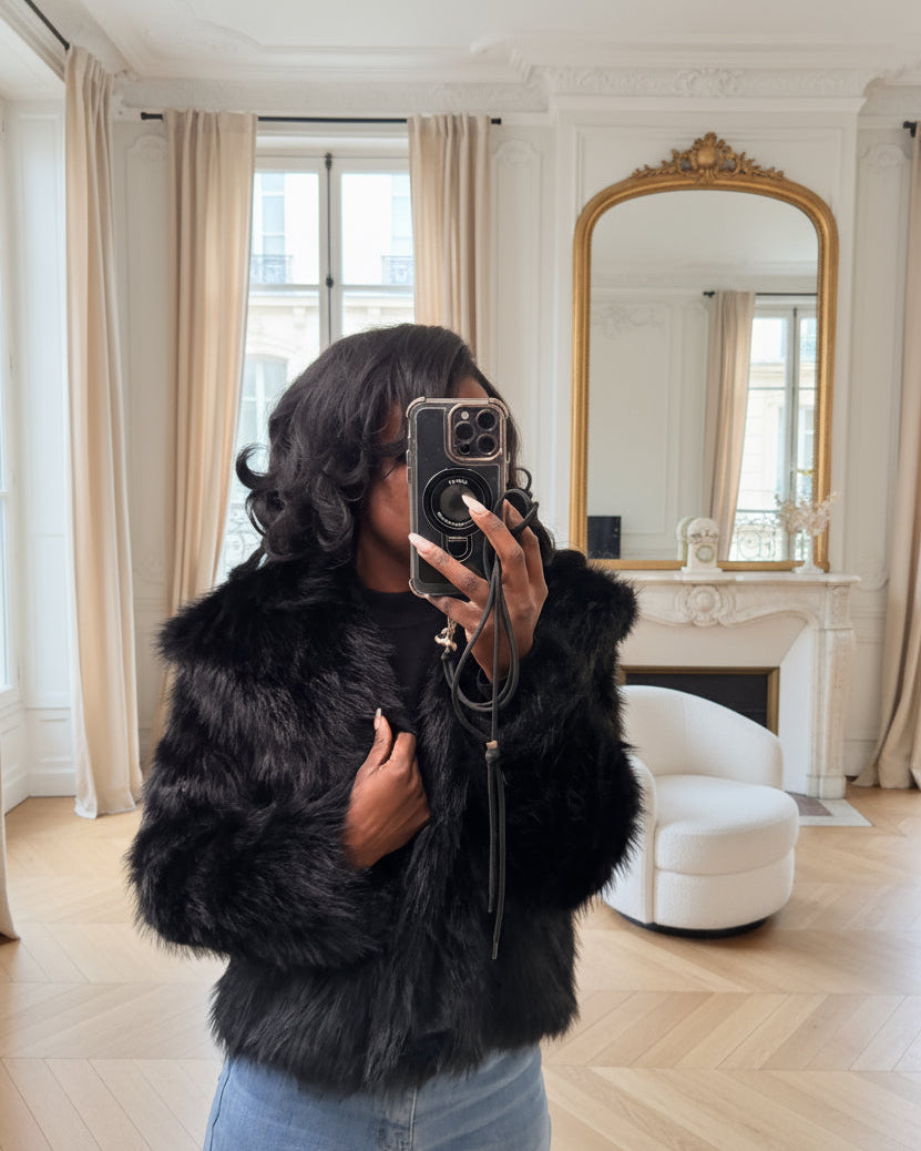 Manteau Court Noir en Fausse Fourrure | Look Glam & Chic pour l’Hiver-beautifulshop