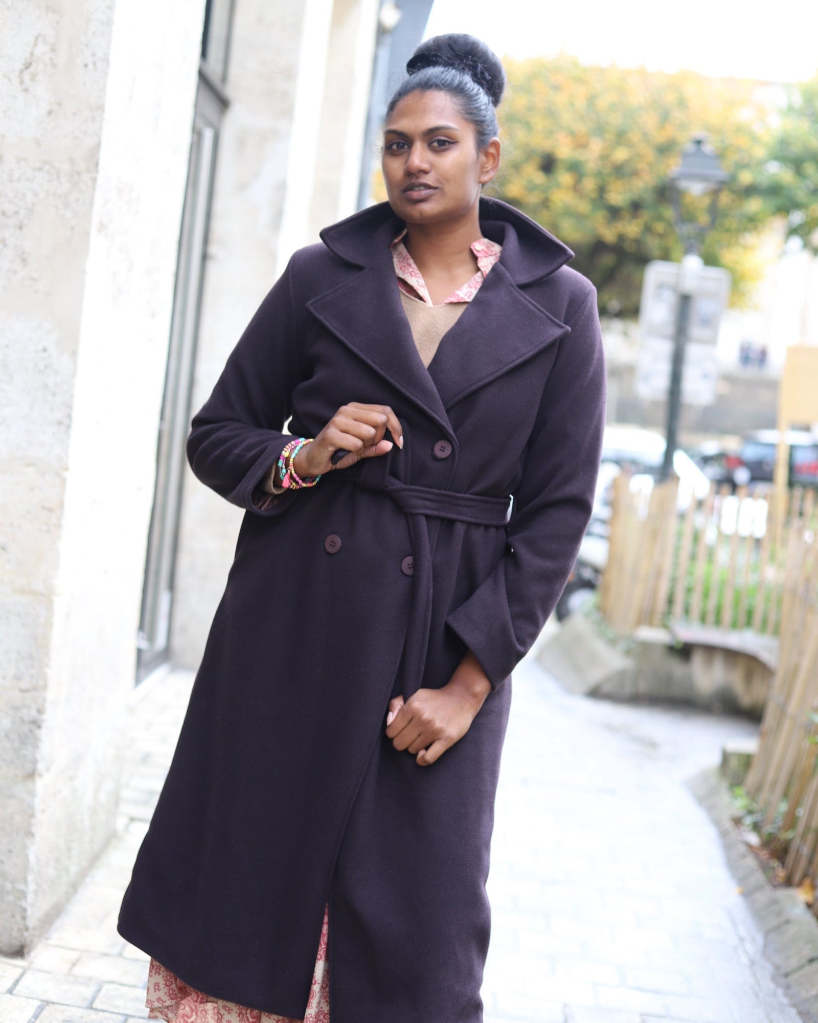 Manteau long ceinturé femme chocolat – Élégant & tendance | Beautiful Shop