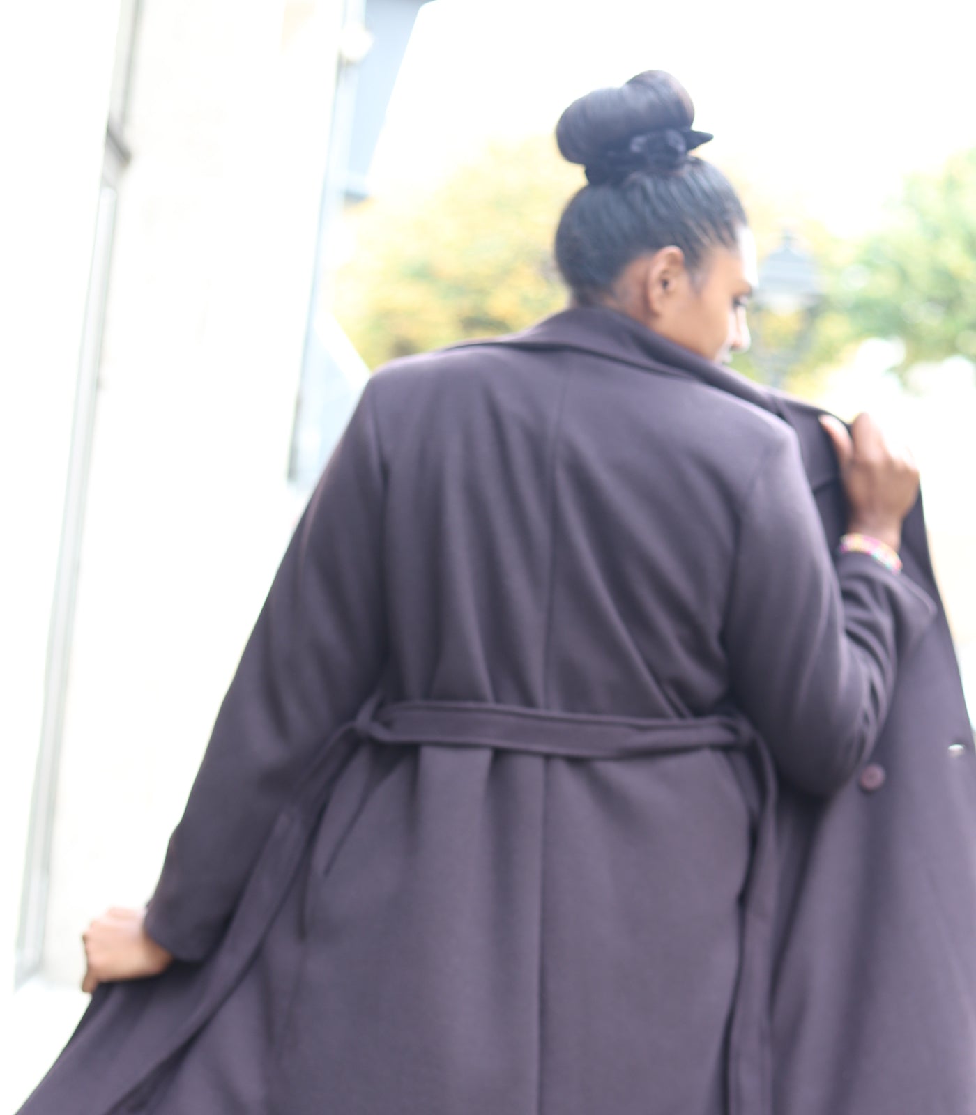 Manteau long ceinturé femme chocolat – Élégant & tendance | Beautiful Shop