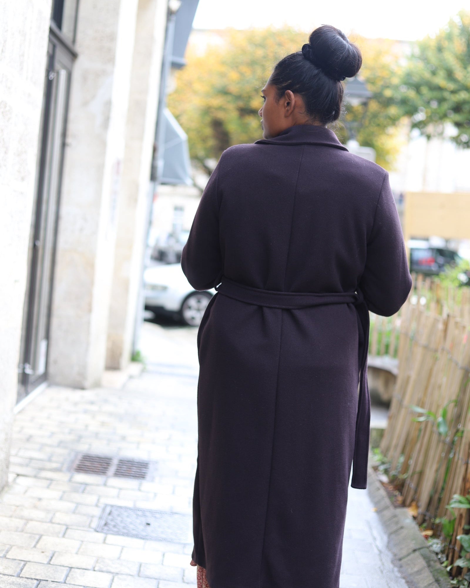 Manteau long ceinturé femme chocolat – Élégant & tendance | Beautiful Shop