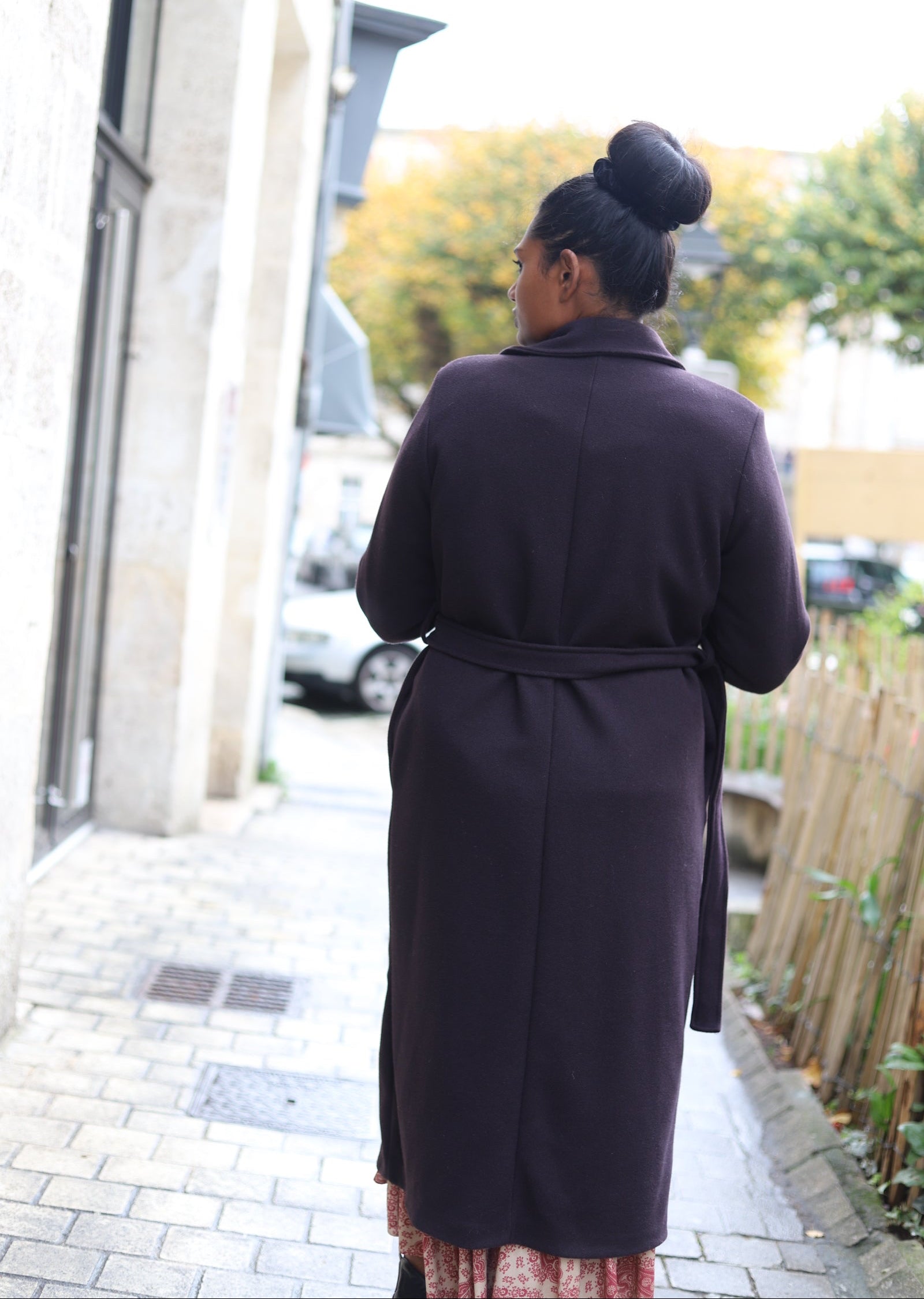 Manteau long ceinturé femme chocolat – Élégant & tendance | Beautiful Shop
