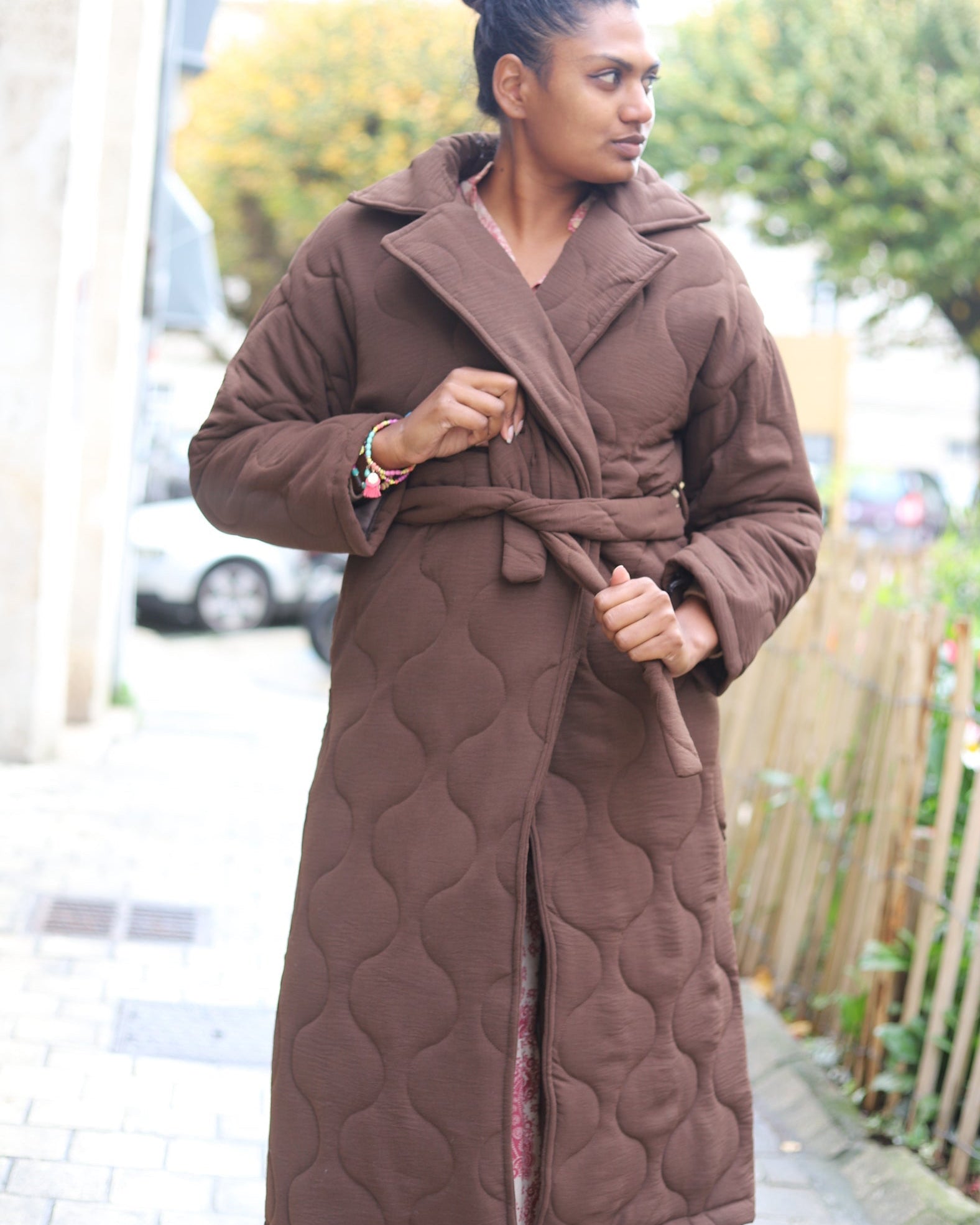 Manteau matelassé femme chocolat – Long, ceinturé & tendance | Beautiful Shop