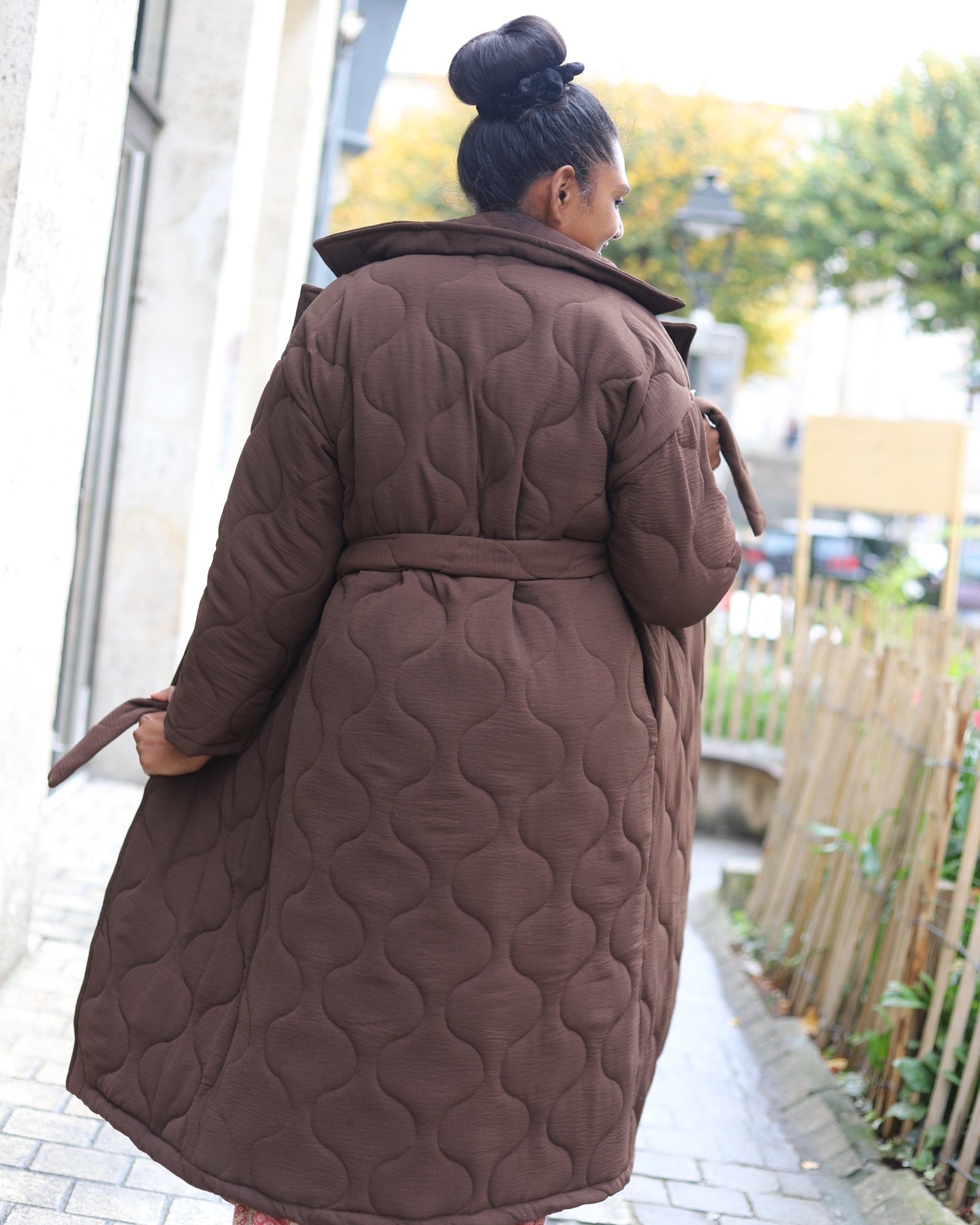 Manteau matelassé femme chocolat – Long, ceinturé & tendance | Beautiful Shop