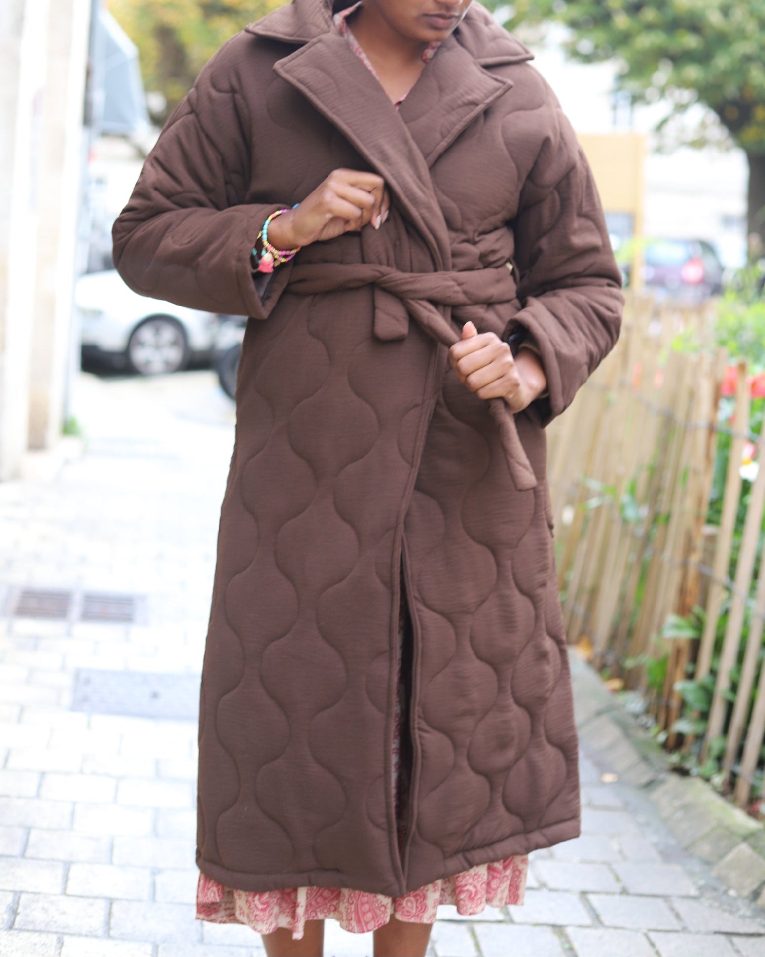 Manteau matelassé femme chocolat – Long, ceinturé & tendance | Beautiful Shop