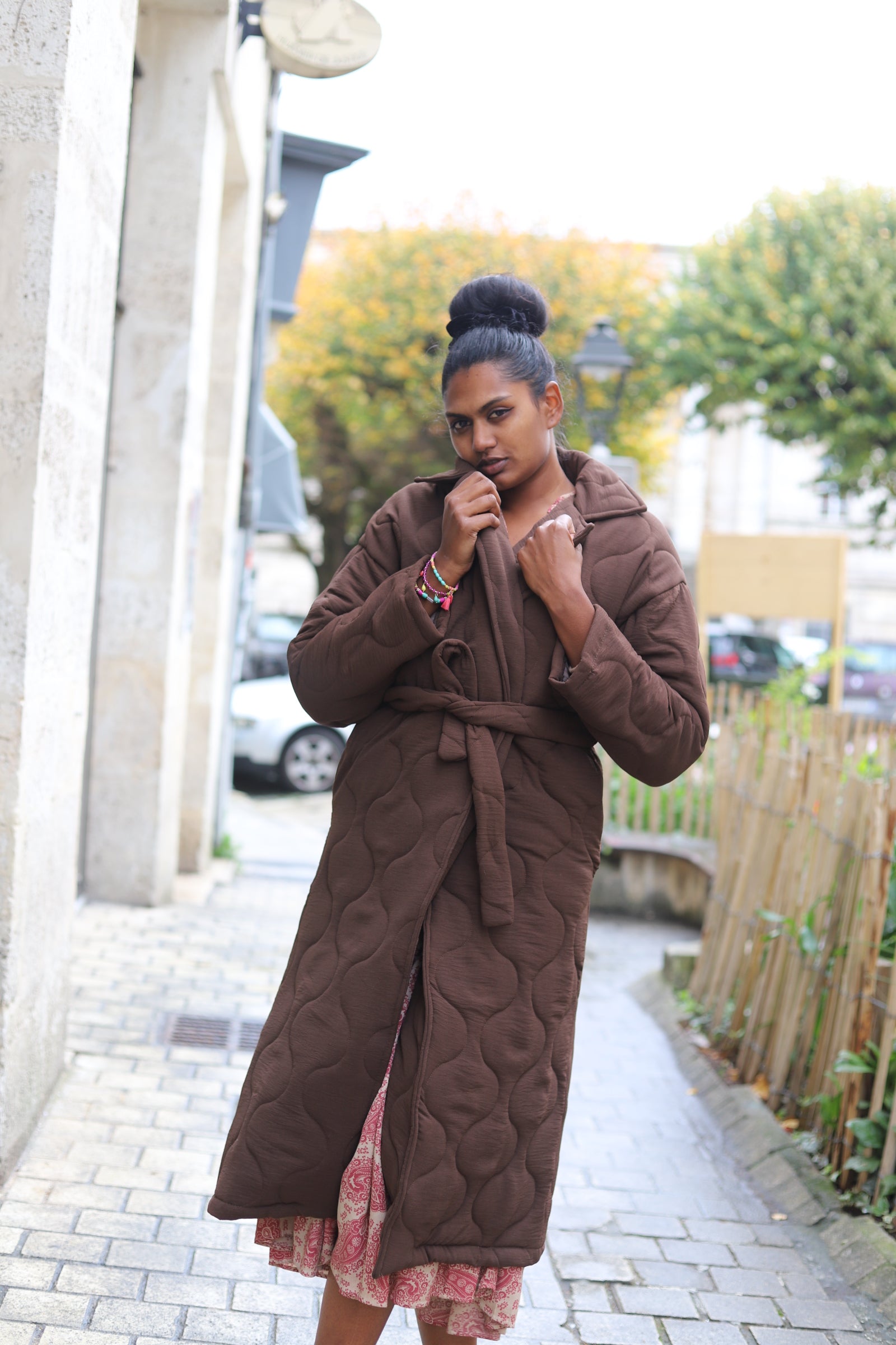 Manteau matelassé femme chocolat – Long, ceinturé & tendance | Beautiful Shop