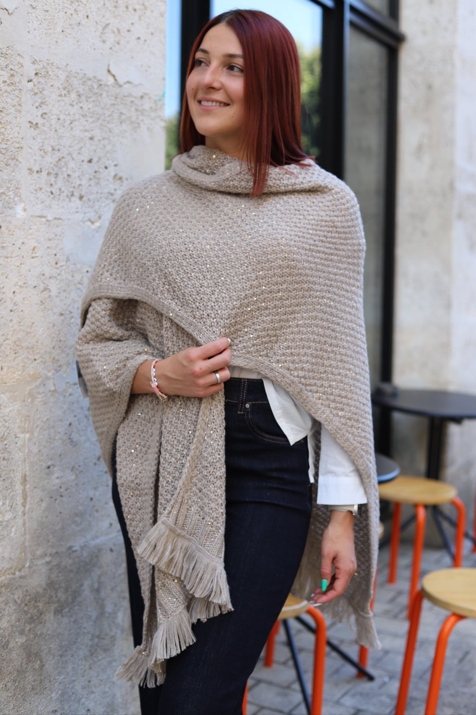 Poncho beige à franges et fils brillants