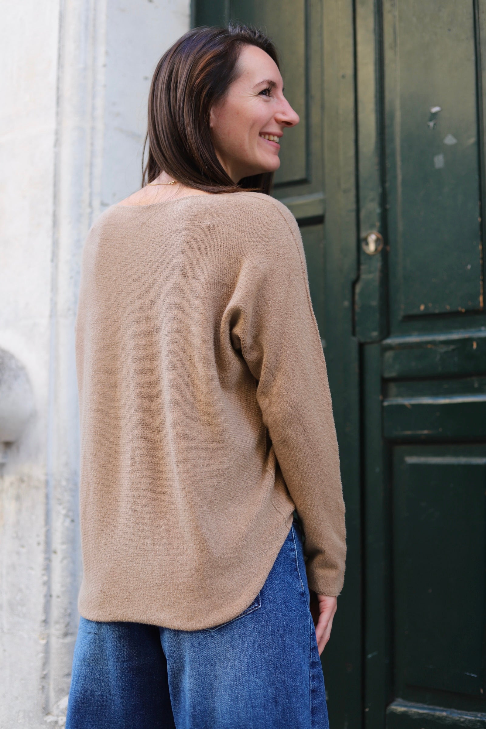 Pull Col V Texturé Beige – Coupe Oversize | Taille 40/42+ | Fabriqué en Italie