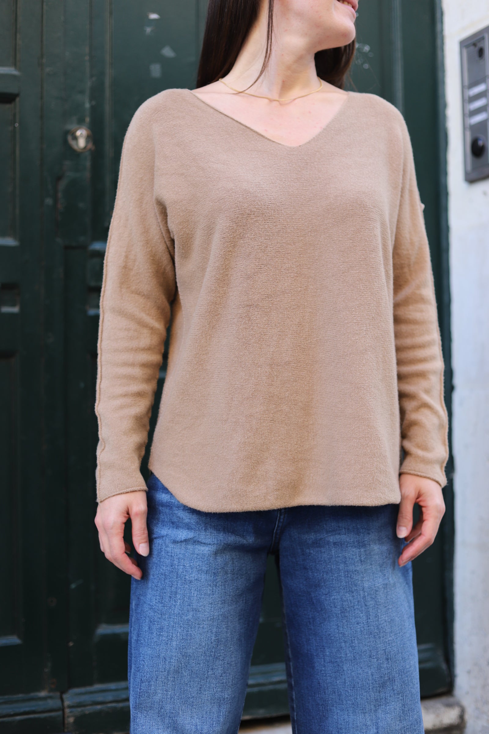 Pull Col V Texturé Beige – Coupe Oversize | Taille 40/42+ | Fabriqué en Italie
