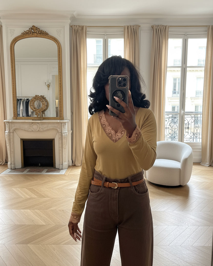 Pull Fin Col V en Dentelle – Chic & Confortable