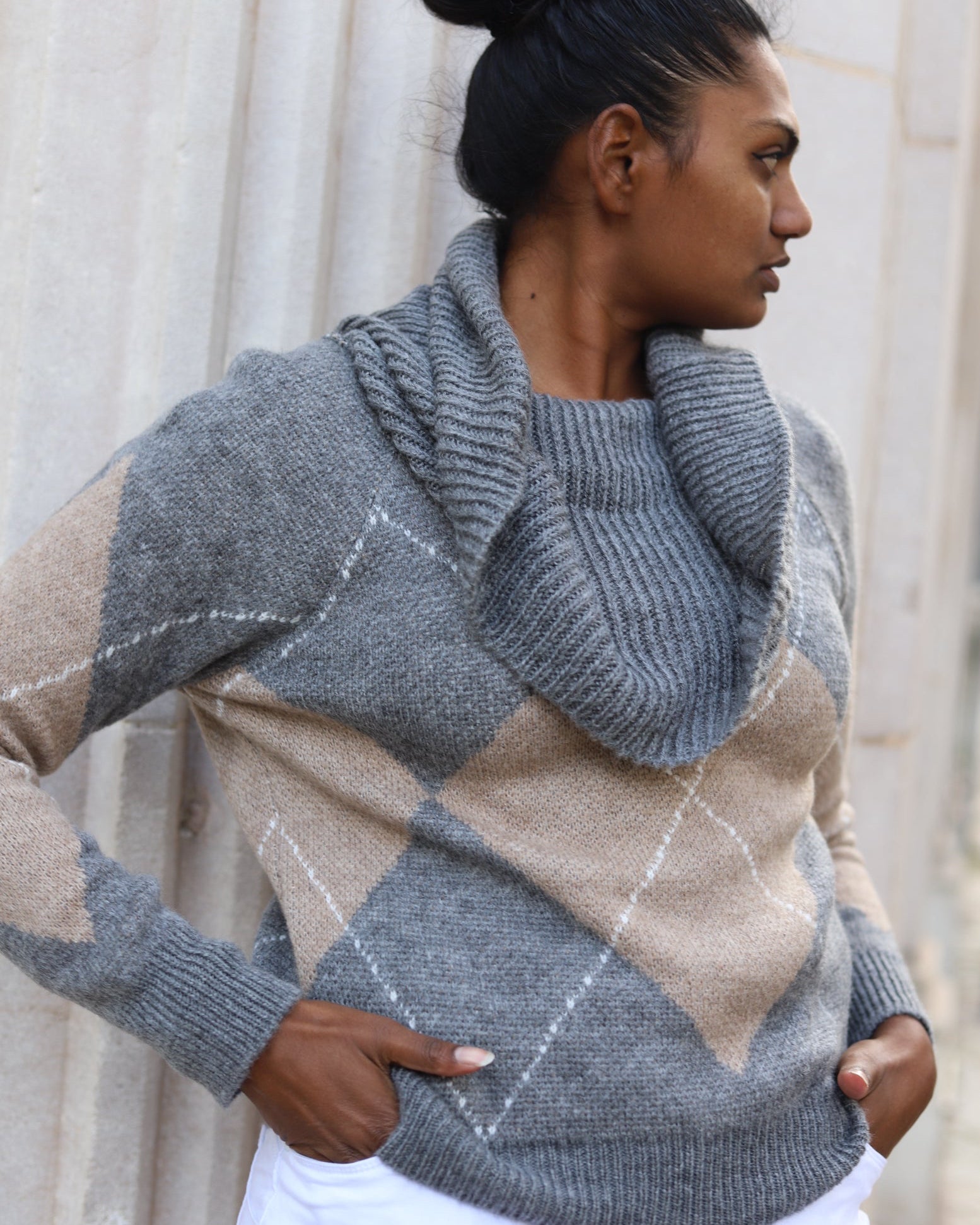 Pull col drapé motif losange femme – Maille chaude grise et beige Made in Italy-beautifulshop