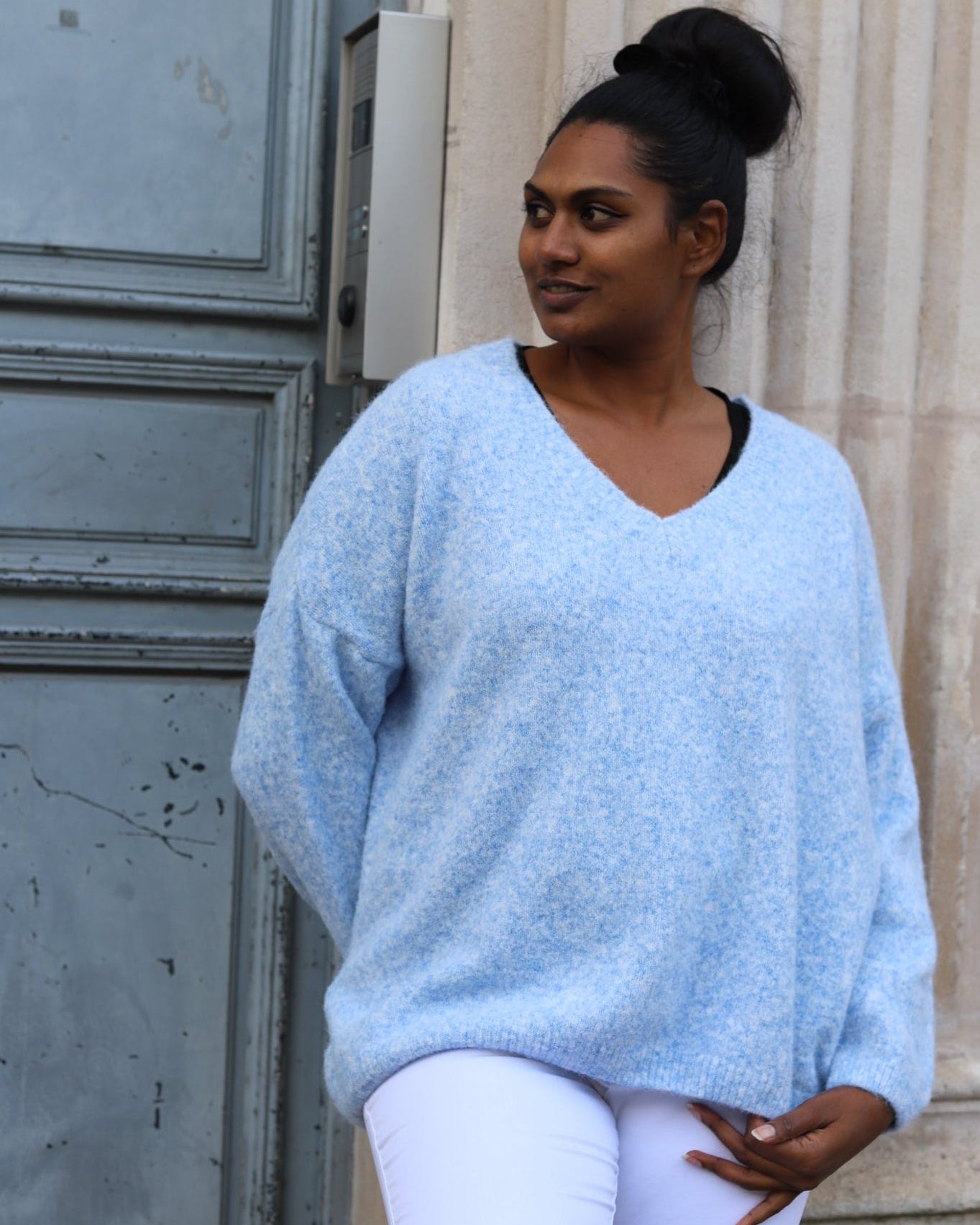 Pull oversize bleu col V femme – beautifulshop