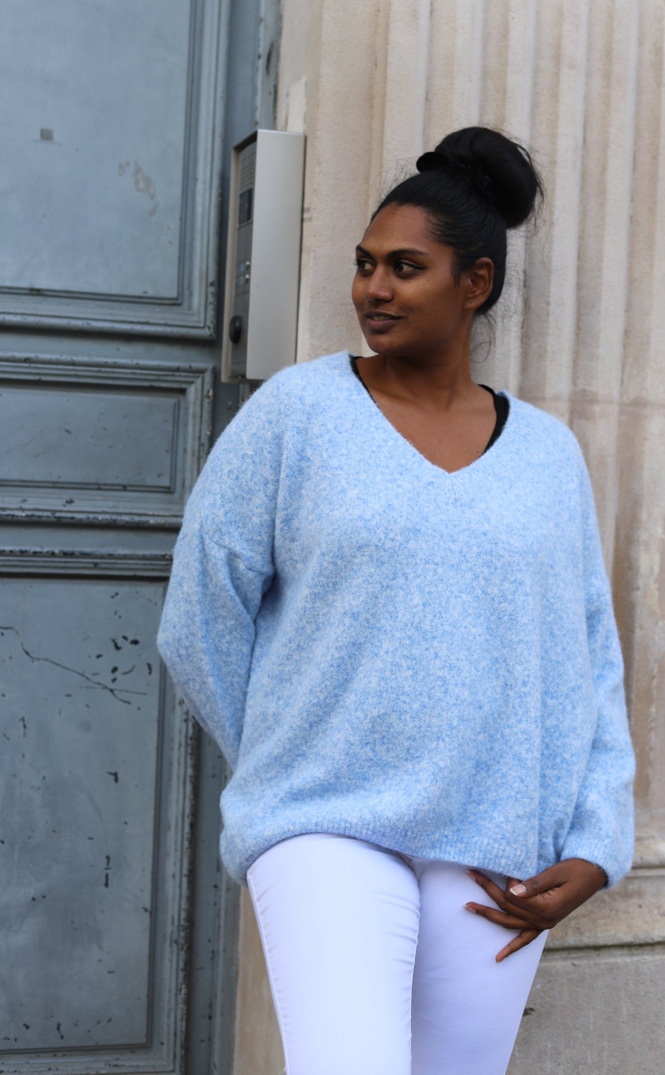 Pull oversize bleu col V femme – beautifulshop