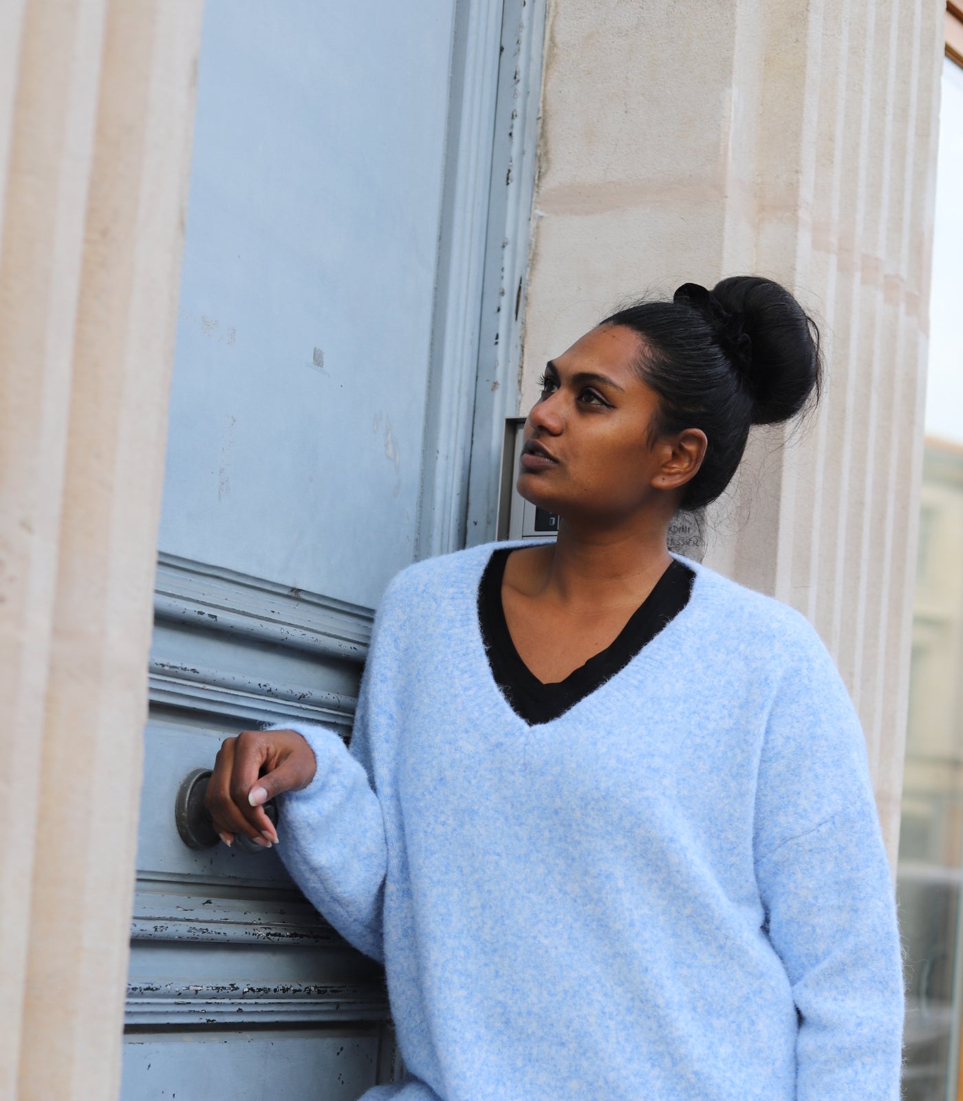 Pull oversize bleu col V femme – beautifulshop