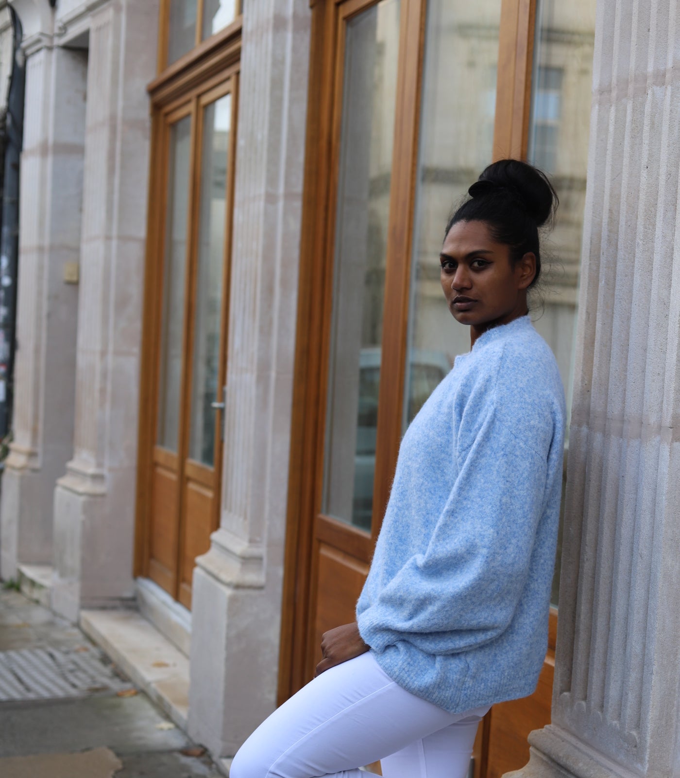 Pull oversize bleu col V femme – beautifulshop