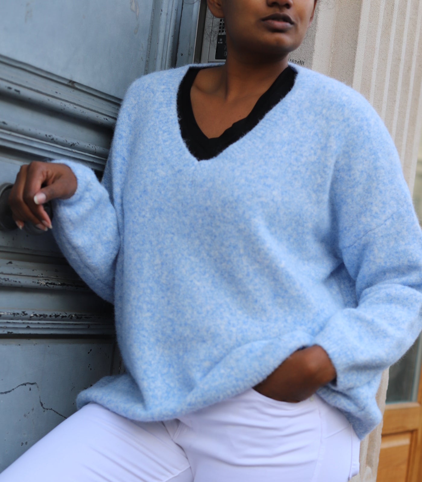 Pull oversize bleu col V femme – beautifulshop