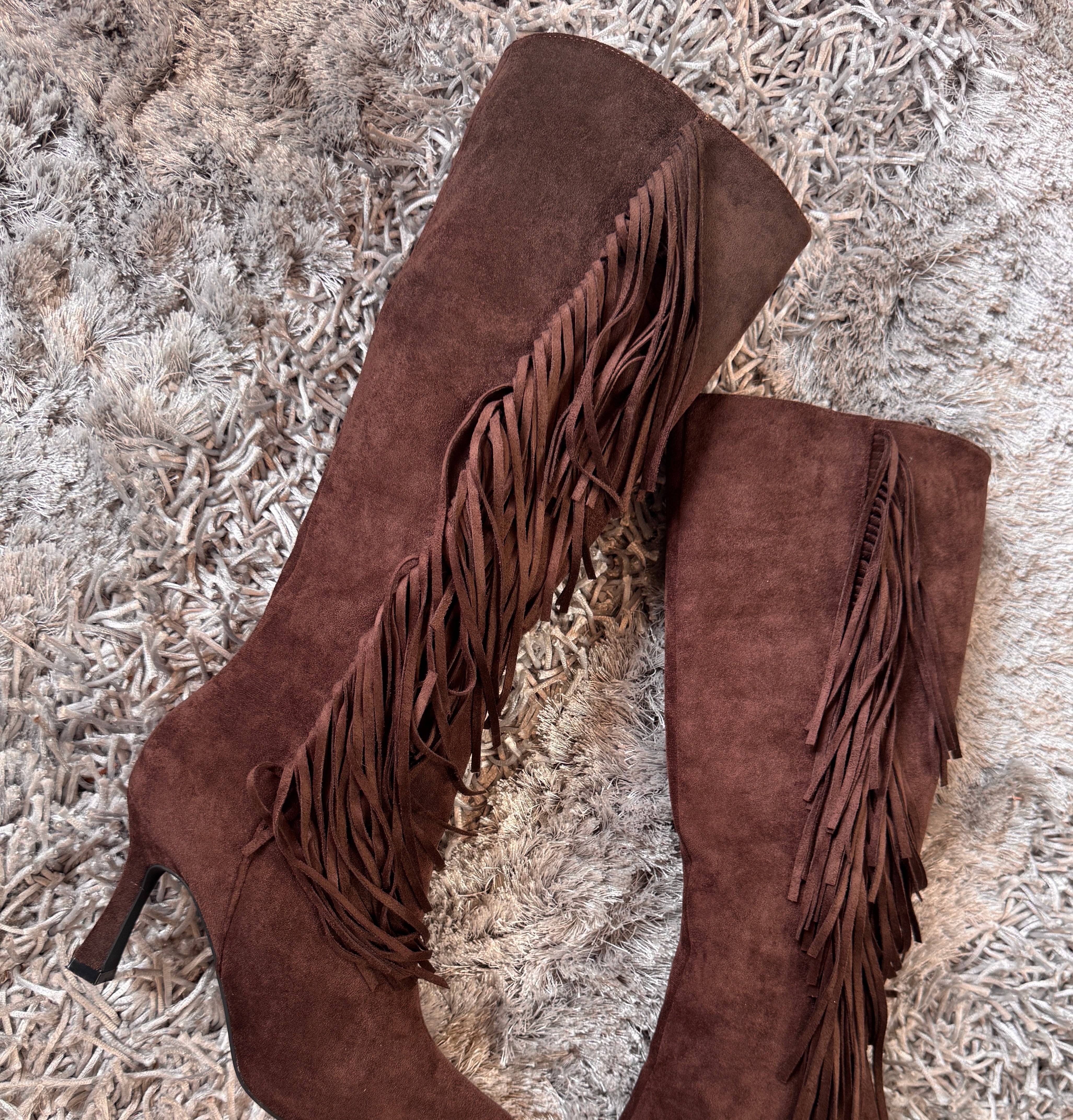bottes_a_franges_chocolat_bottes_hautes_femme_bottes_western_chic_bottes_effet_suedine_bottes_automne_hiver_bottes_talon_pointu_bottes_boheme_femme_Bbeautifulshop