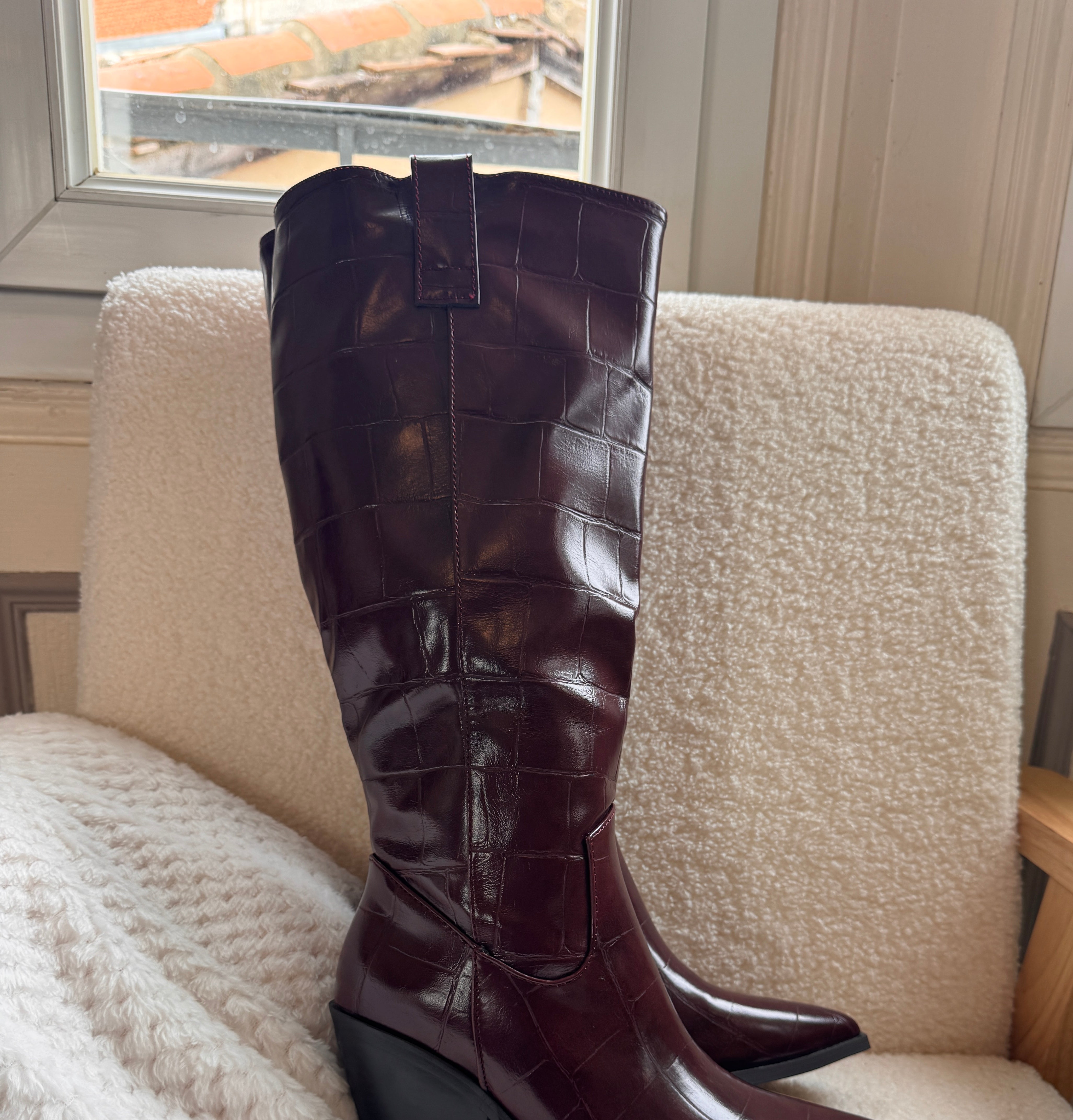 bottesbordeauxfemme_botteseffetcroco_bottessantiagsbordeaux_botteswesternmodernes_botteshautesPU_bottesautomnehiverfemme_bottespointuesbordeaux_BEAUTIFULSHOP