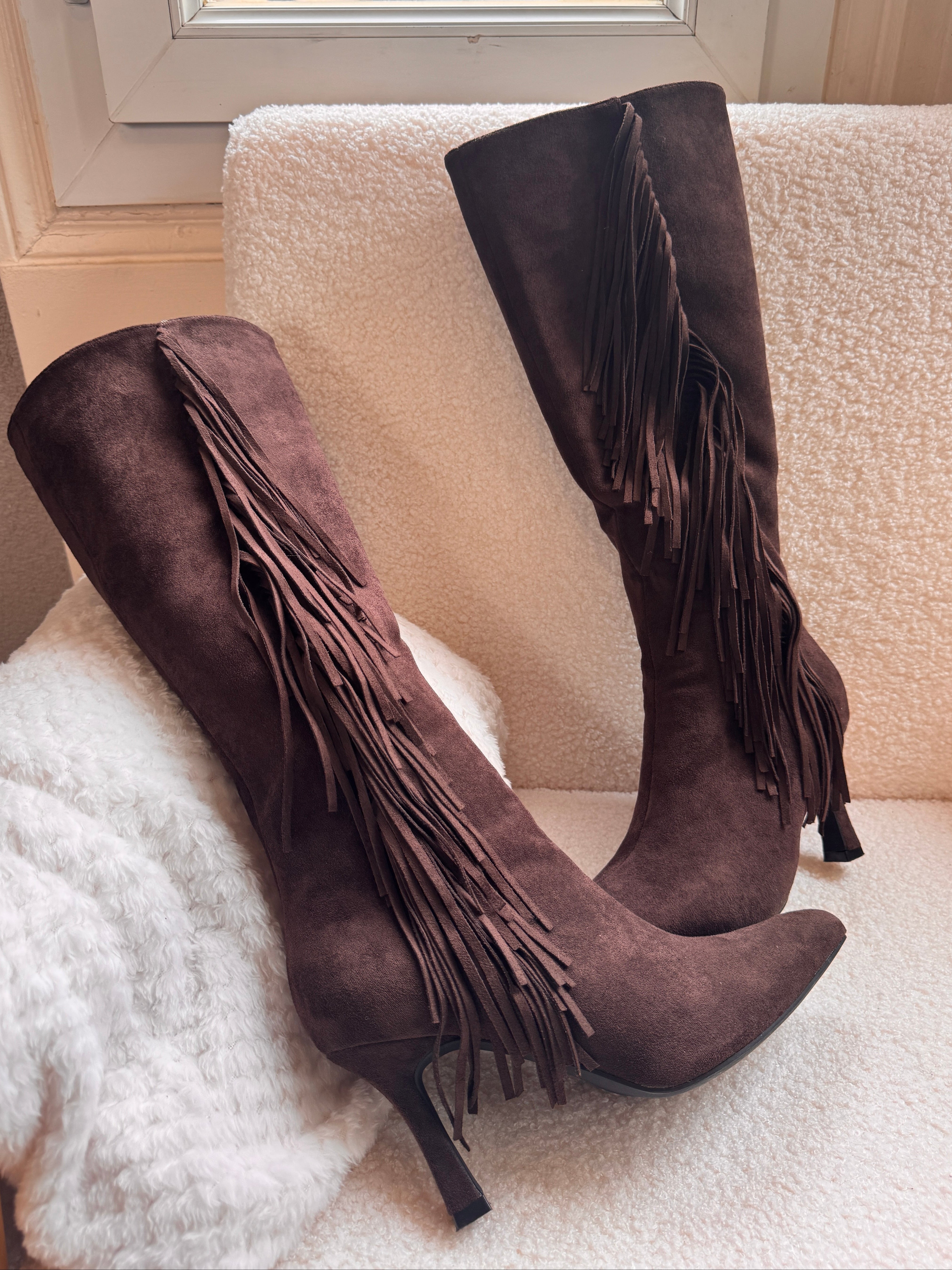 bottesafrangeschocolat_botteshautesfemme_botteswesternchic_botteseffetsuedine_bottesautomnehiver_bottestalonpointu_bottesbohemefemme_beautifulshopangouleme