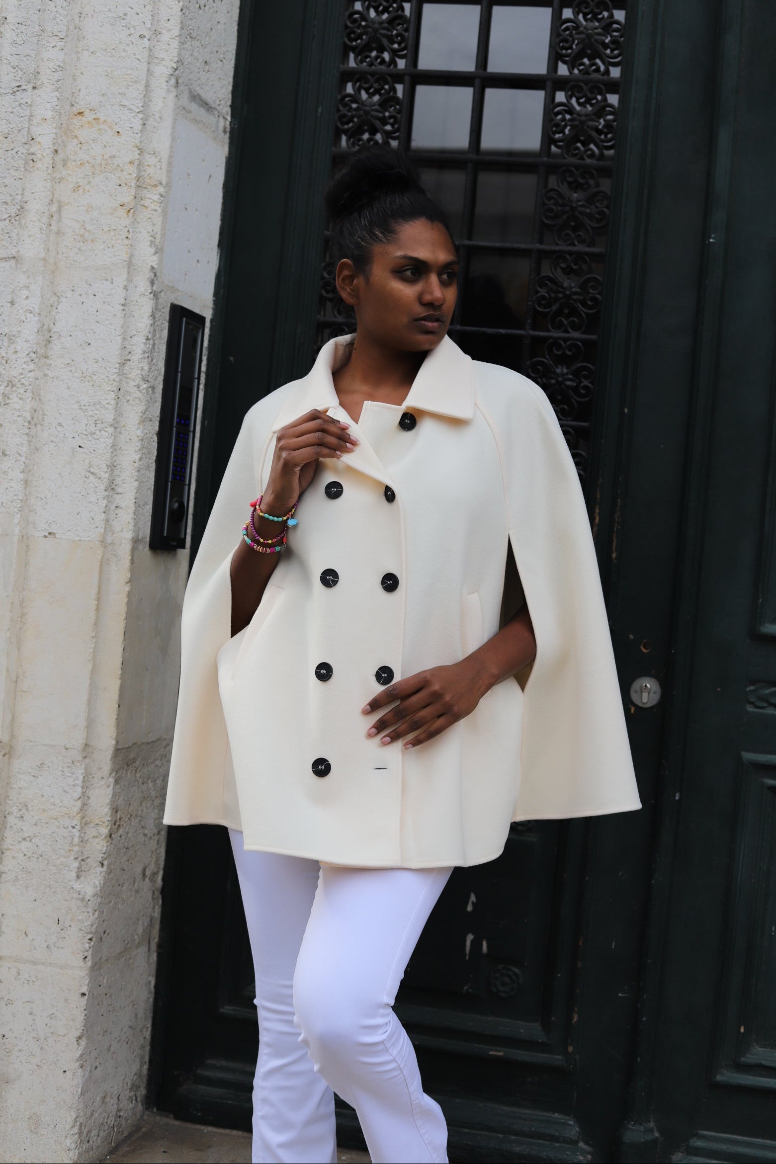 cape femme hiver, veste cape beige, manteau original femme, veste élégante taille unique, manteau tendance 2025, veste oversize chic