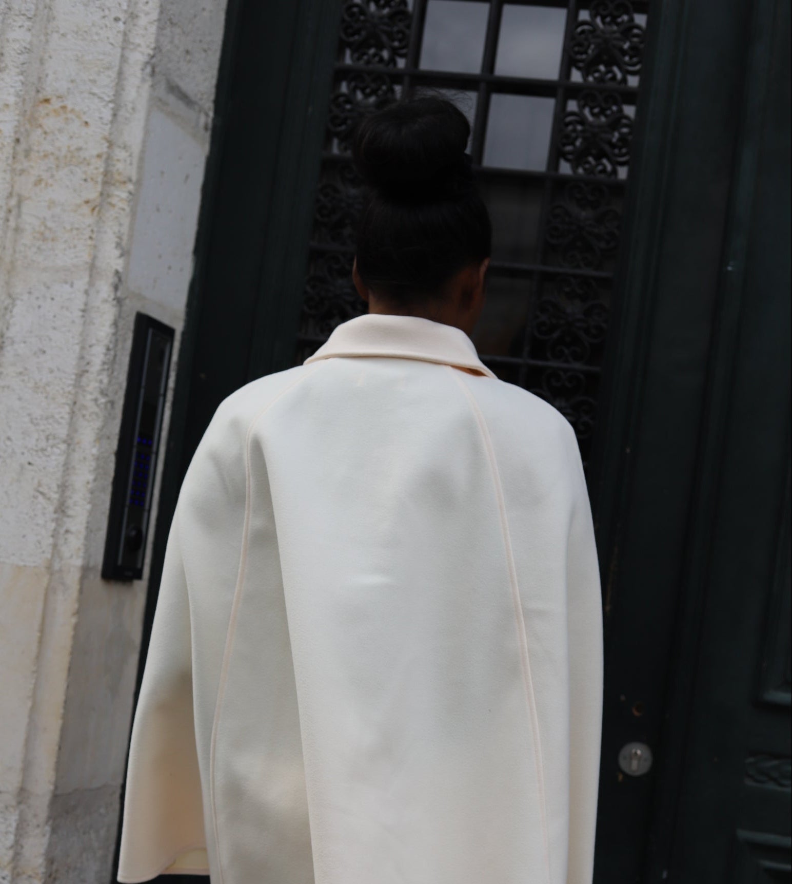 cape femme hiver, veste cape beige, manteau original femme, veste élégante taille unique, manteau tendance 2025, veste oversize chic