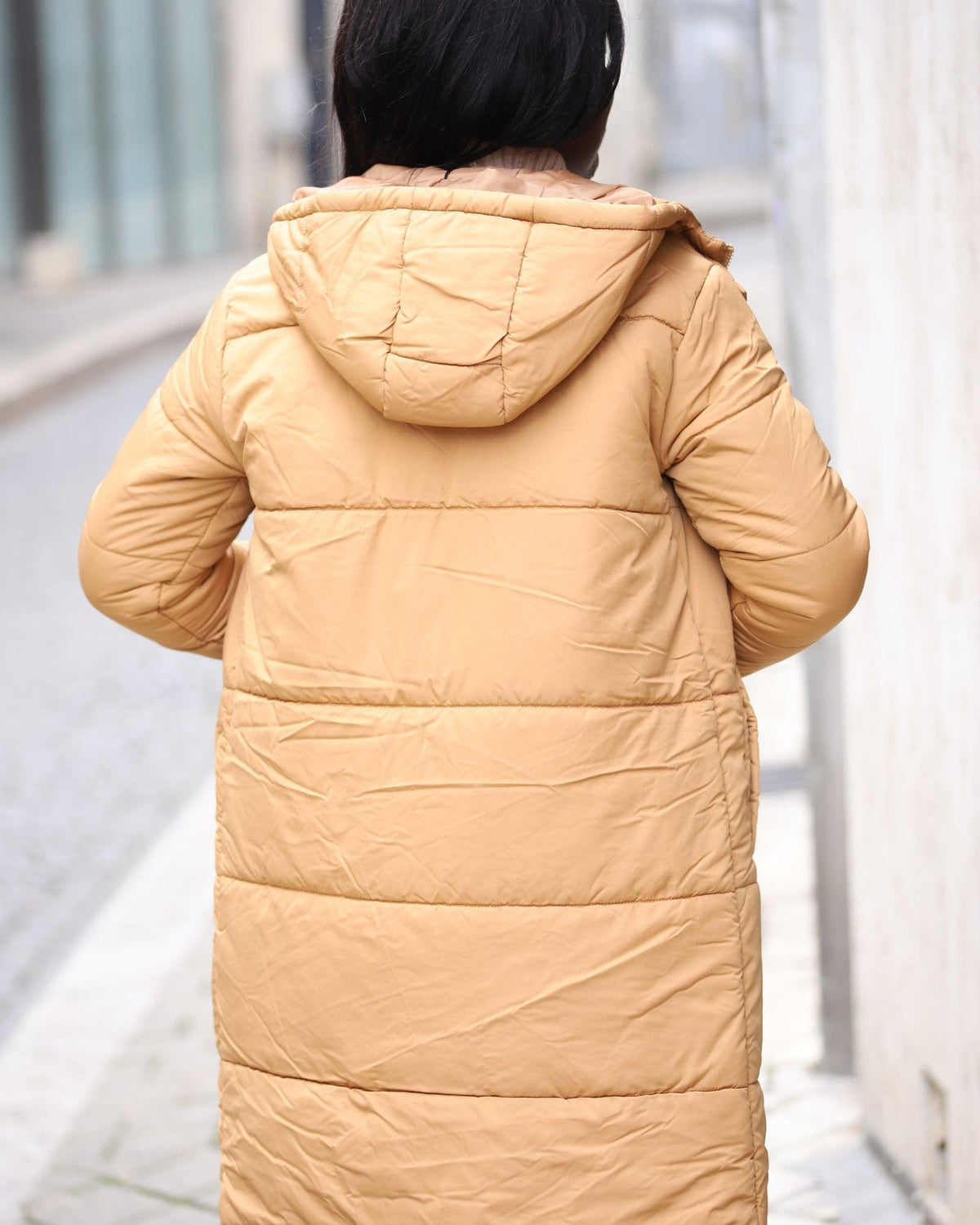 Doudoune camel matelassée mi long à capuche - beautifulshop