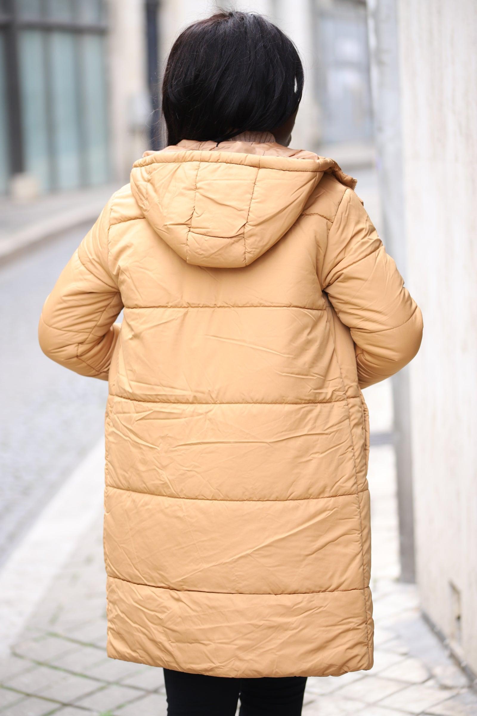 Doudoune camel matelassée mi long à capuche - beautifulshop