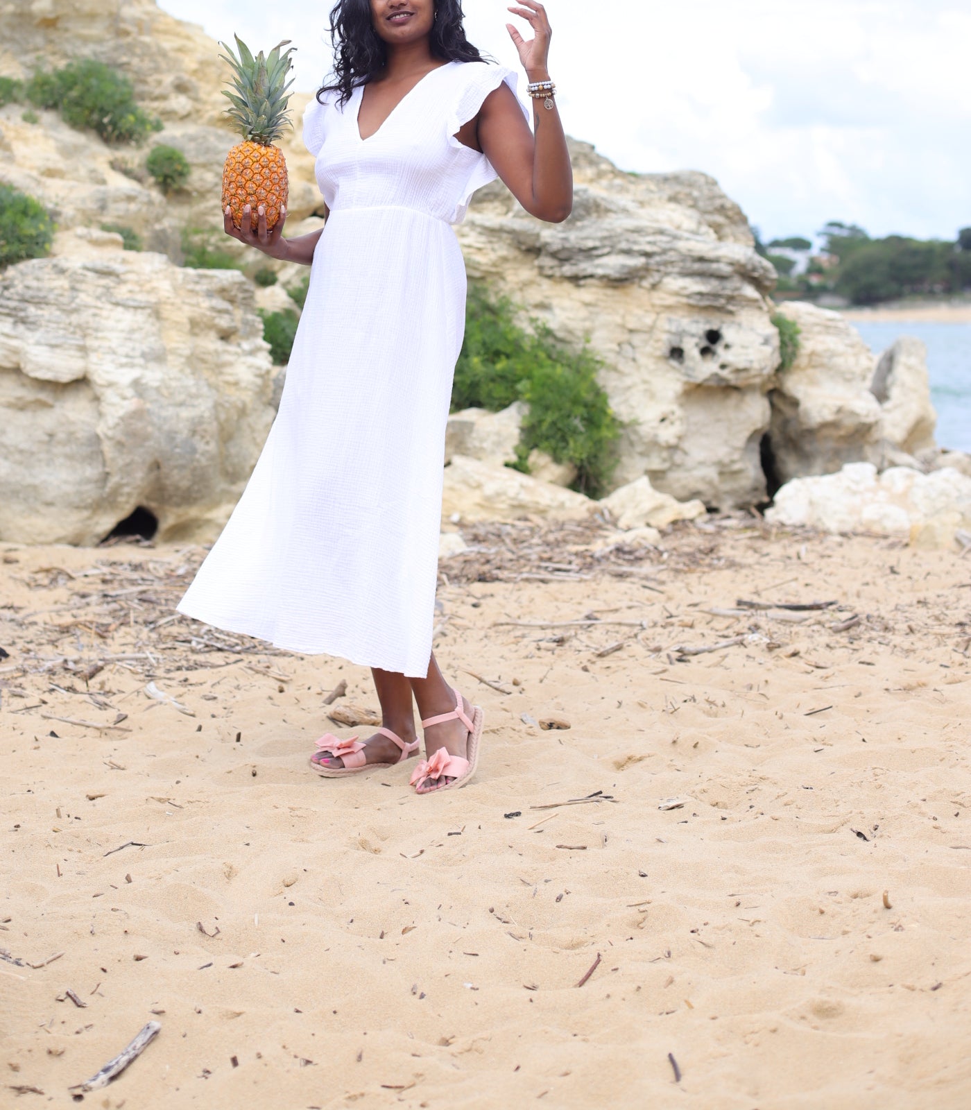 gaze de coton, coupe fluide, robe longue, décolleté en V,