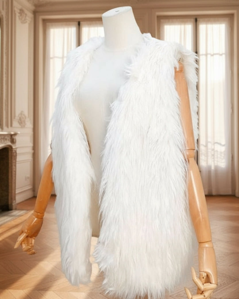 gilet fausse fourrure blanc femme, gilet sans manches hiver, veste fourrure femme chic, gilet blanc fourré, gilet hiver femme tendance, gilet cosy fausse fourrure