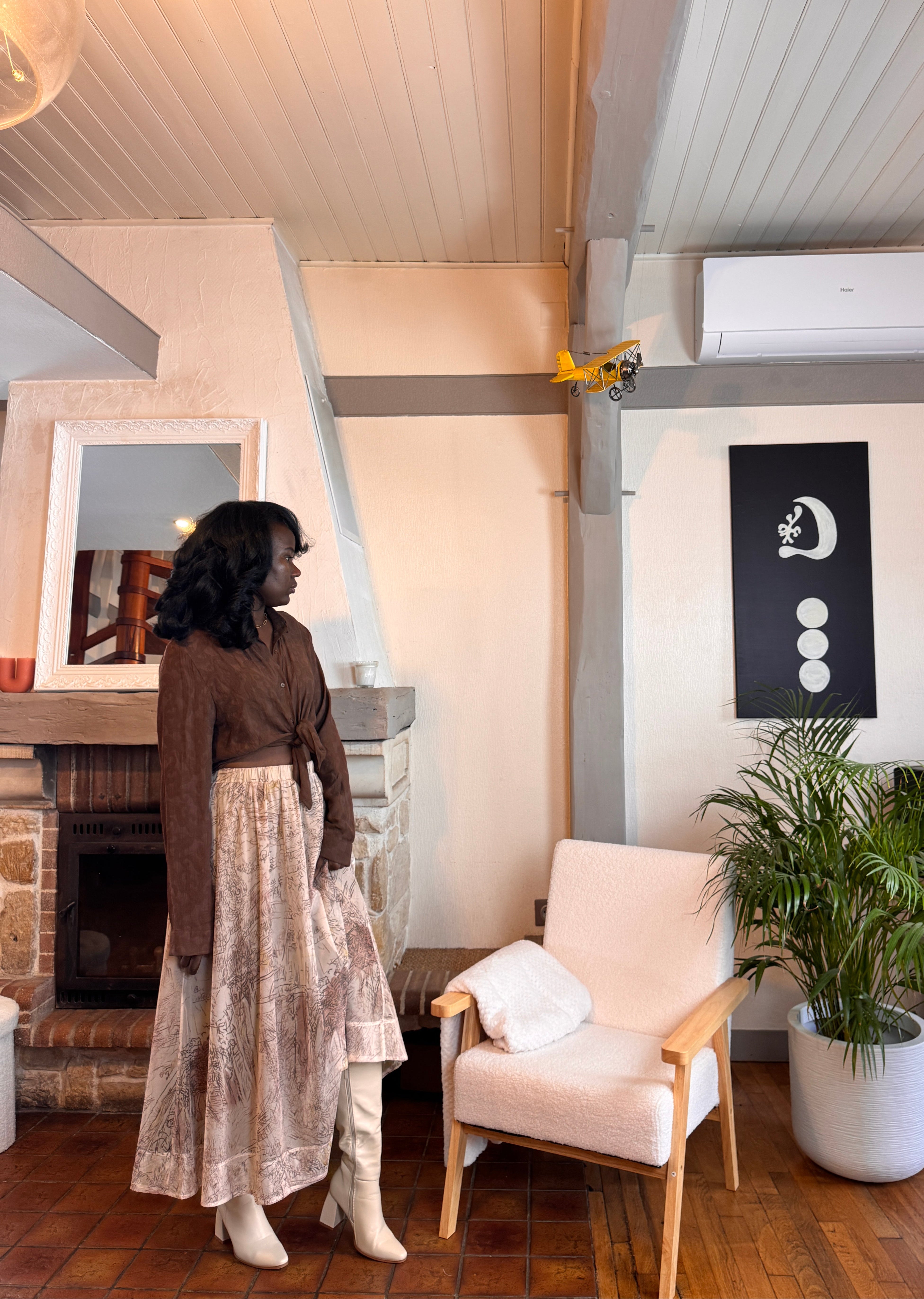 jupe mi-longue femme, jupe imprimée artistique, jupe fluide taille élastique, jupe bohème chic, jupe évasée polyester recyclé, jupe élégante automne hiver