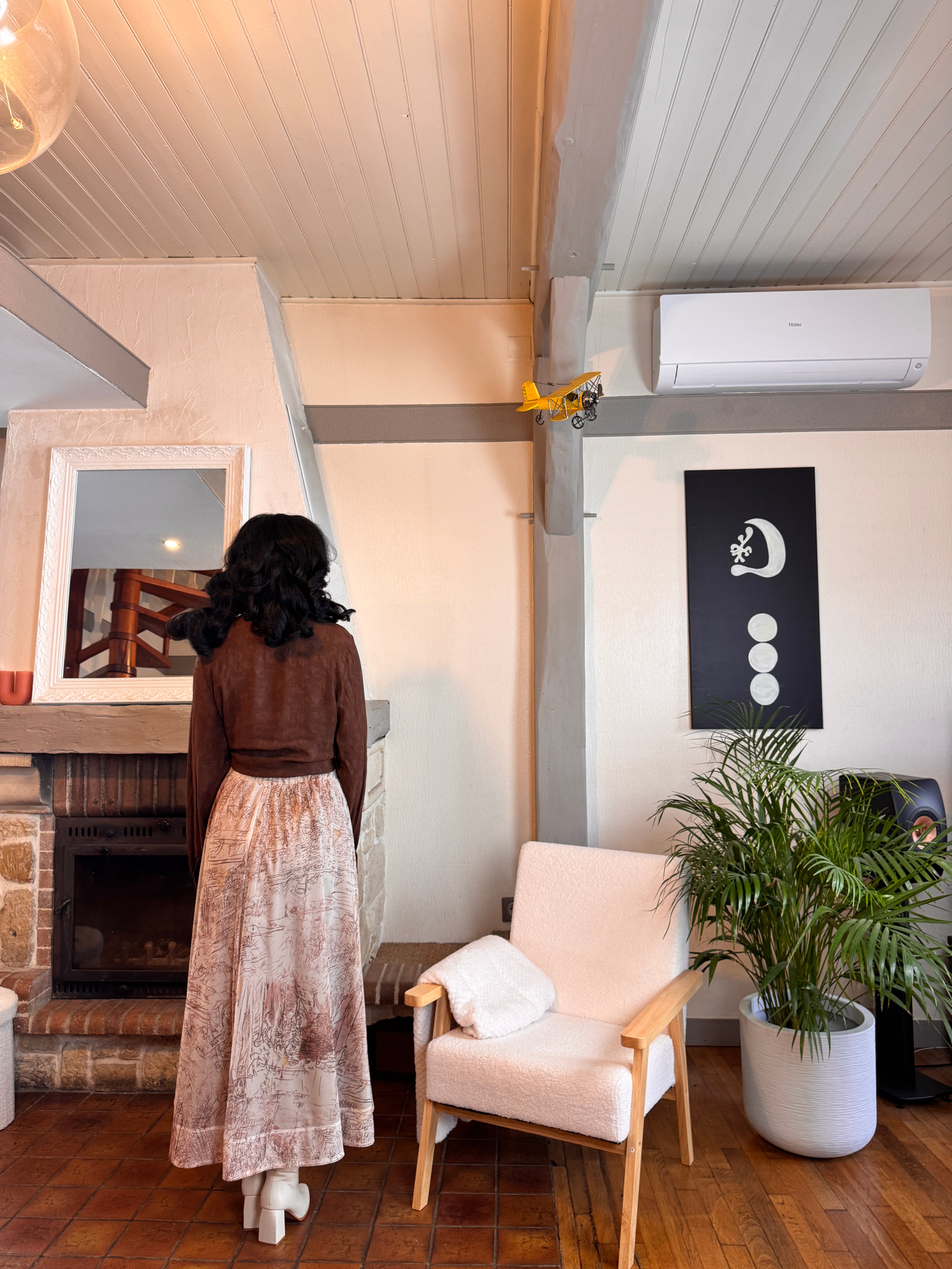 jupe mi-longue femme, jupe imprimée artistique, jupe fluide taille élastique, jupe bohème chic, jupe évasée polyester recyclé, jupe élégante automne hiver