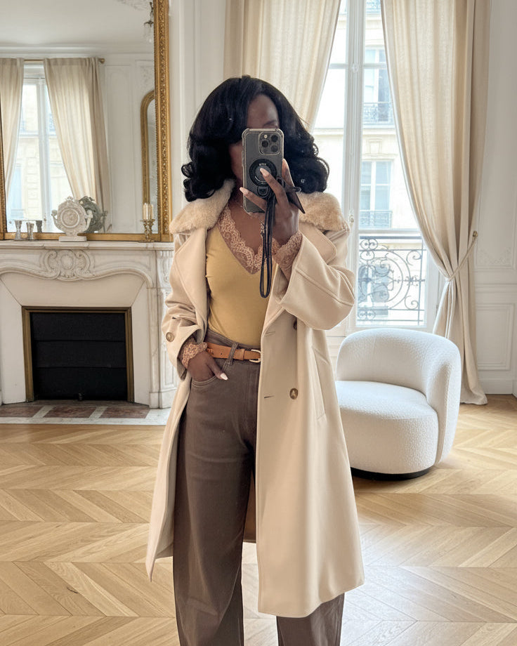 Manteau long beige à col en fausse fourrure amovible – Beautiful Shop