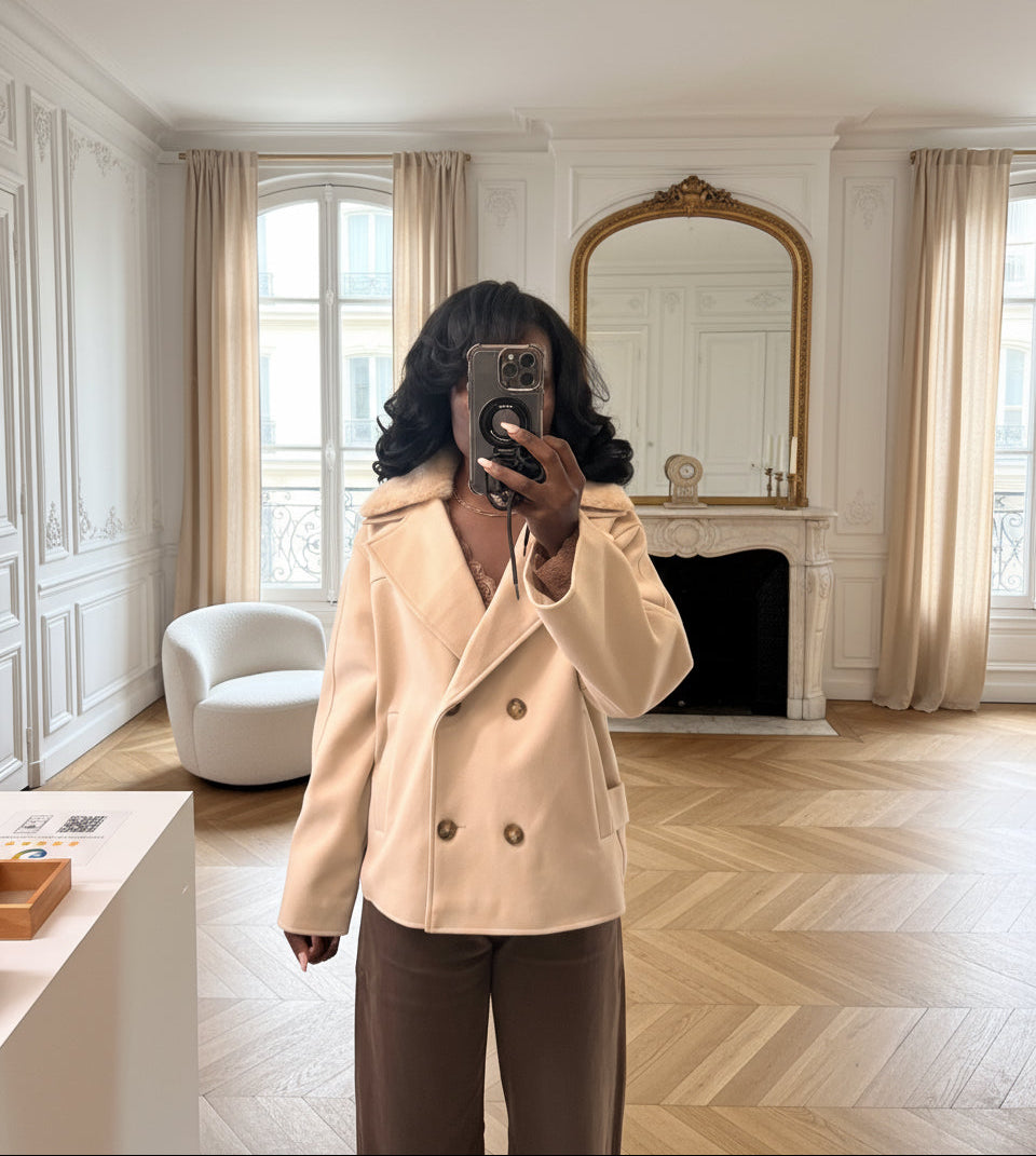 manteau court femme hiver, manteau col fausse fourrure beige, manteau élégant coupe droite, manteau chic automne hiver, veste femme double boutonnage