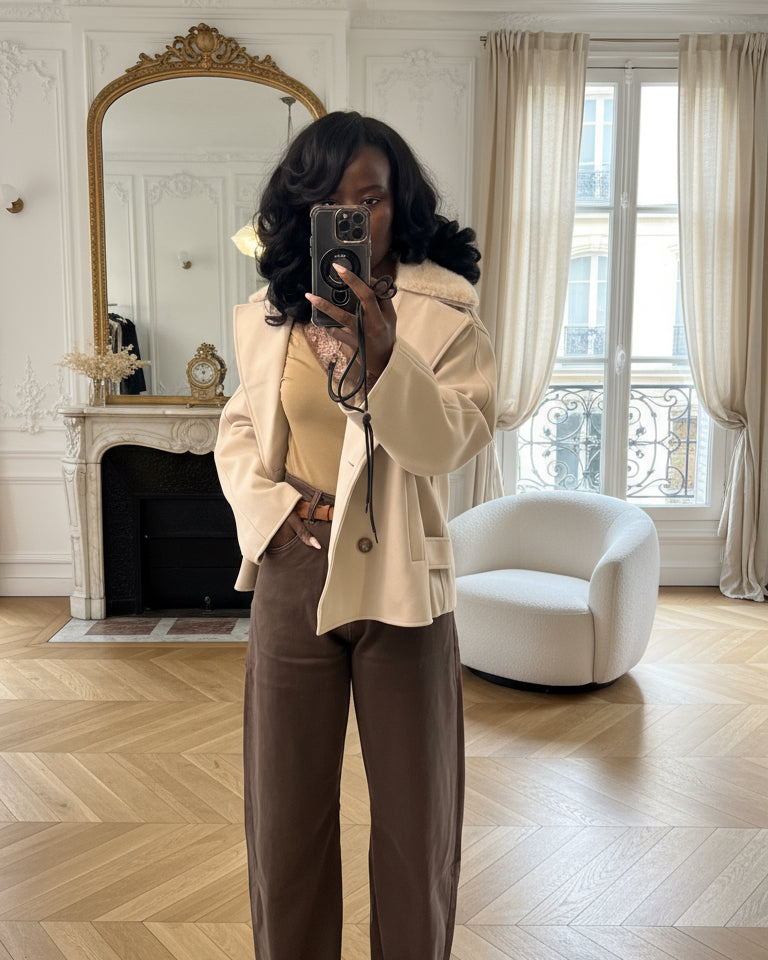 manteau court femme hiver, manteau col fausse fourrure beige, manteau élégant coupe droite, manteau chic automne hiver, veste femme double boutonnage