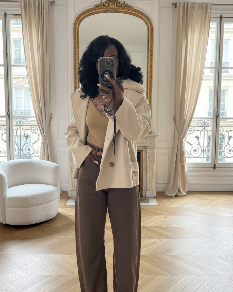 manteau court femme hiver, manteau col fausse fourrure beige, manteau élégant coupe droite, manteau chic automne hiver, veste femme double boutonnage