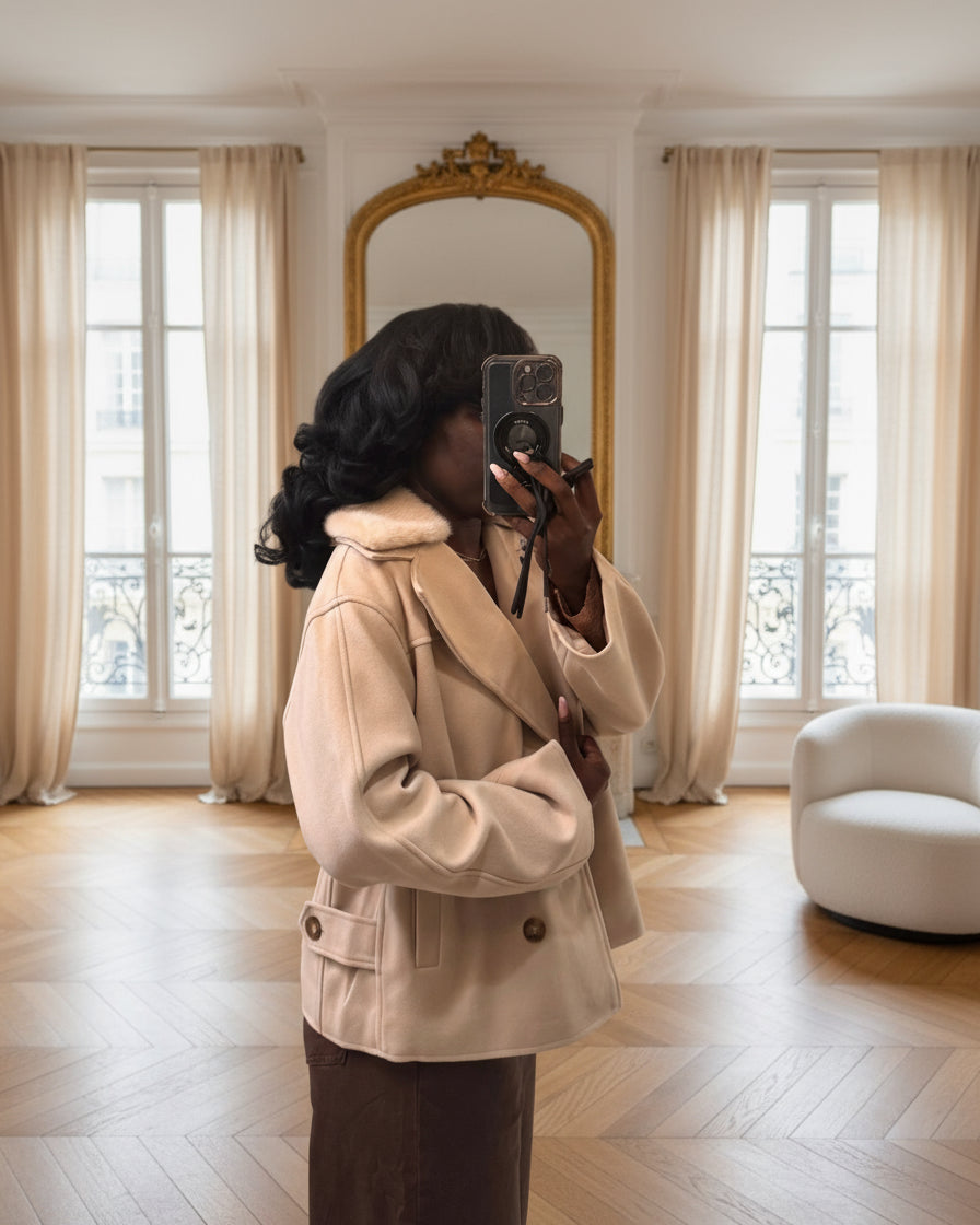 manteau court femme hiver, manteau col fausse fourrure beige, manteau élégant coupe droite, manteau chic automne hiver, veste femme double boutonnage