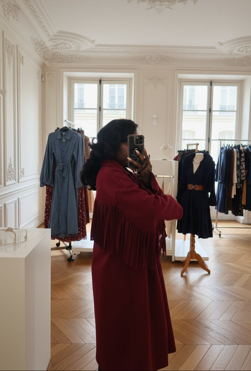 manteau franges bordeaux, manteau oversize femme, manteau western chic, manteau long italien, manteau tendance automne hiver, manteau frangé rouge