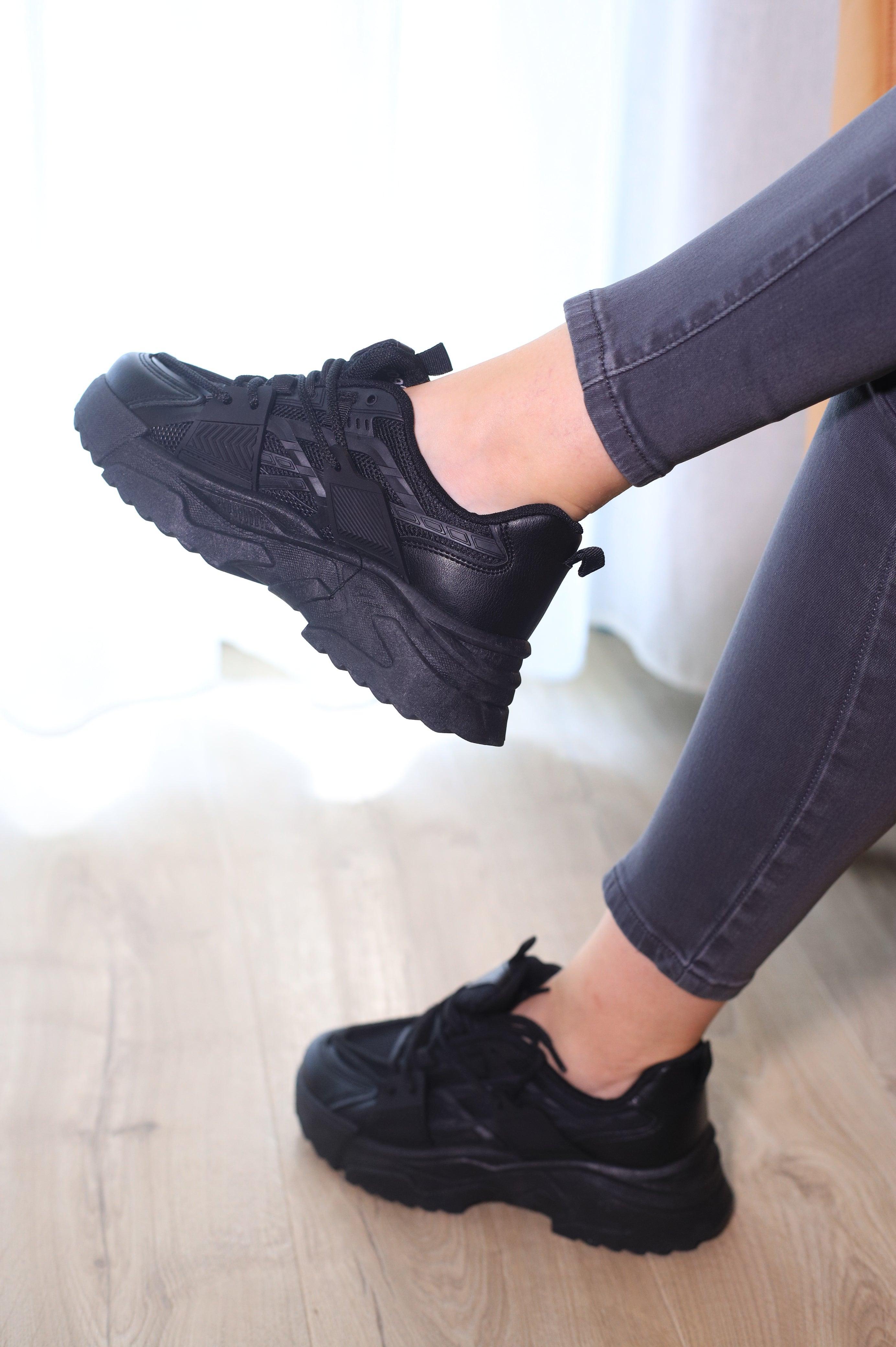 Paire de Baskets Noires - beautifulshop