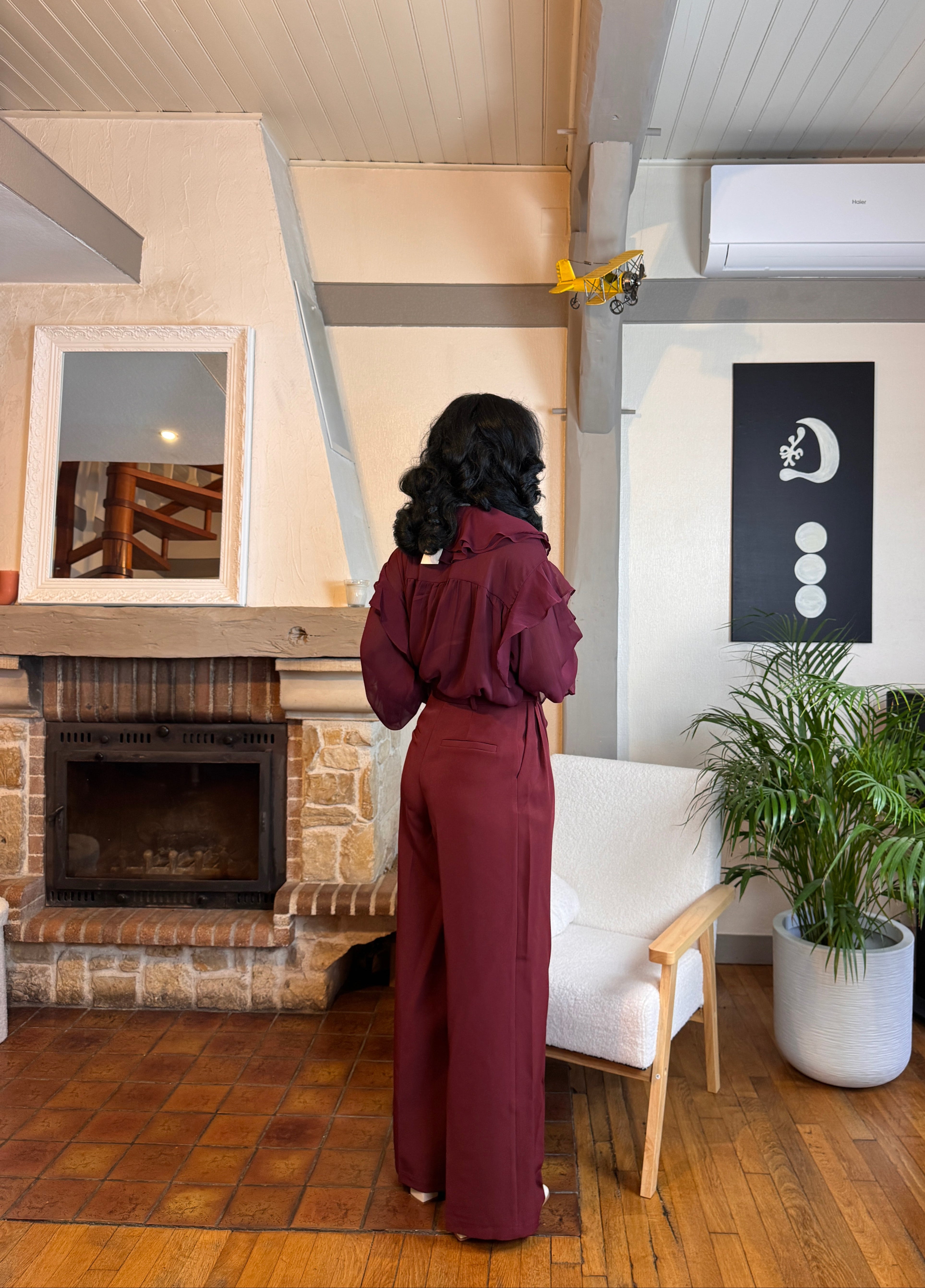 pantalon fluide femme, pantalon rouge bordeaux, pantalon large taille haute, pantalon palazzo élégant, pantalon automne hiver, pantalon chic confortable